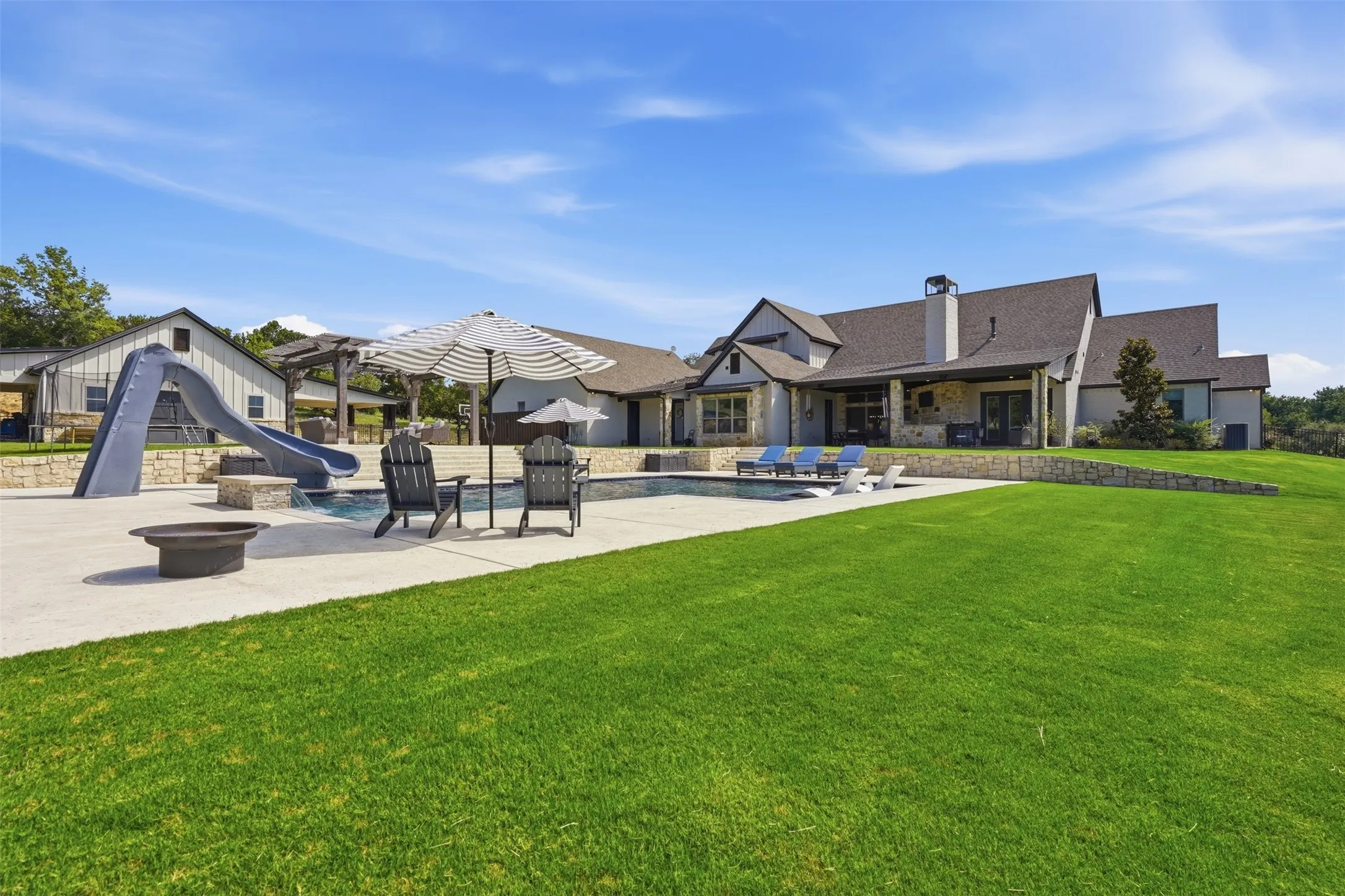 Single Family Residence For Sale in Parker County , 600 W Hill Drive, Aledo, Texas 76008, 5 Bedroom, 6 Bathroom, 3 Garage spaces, 5,190 Sqft, built in 2019, mls#21329294, Real Estate Agent in Aledo, Homes For Sale in Parker county, Homes For Sale in Aledo, Realtor in Aledo Texas, Real Estate Brokerage Independent Realty Texas, Luminita Cordes Realtor