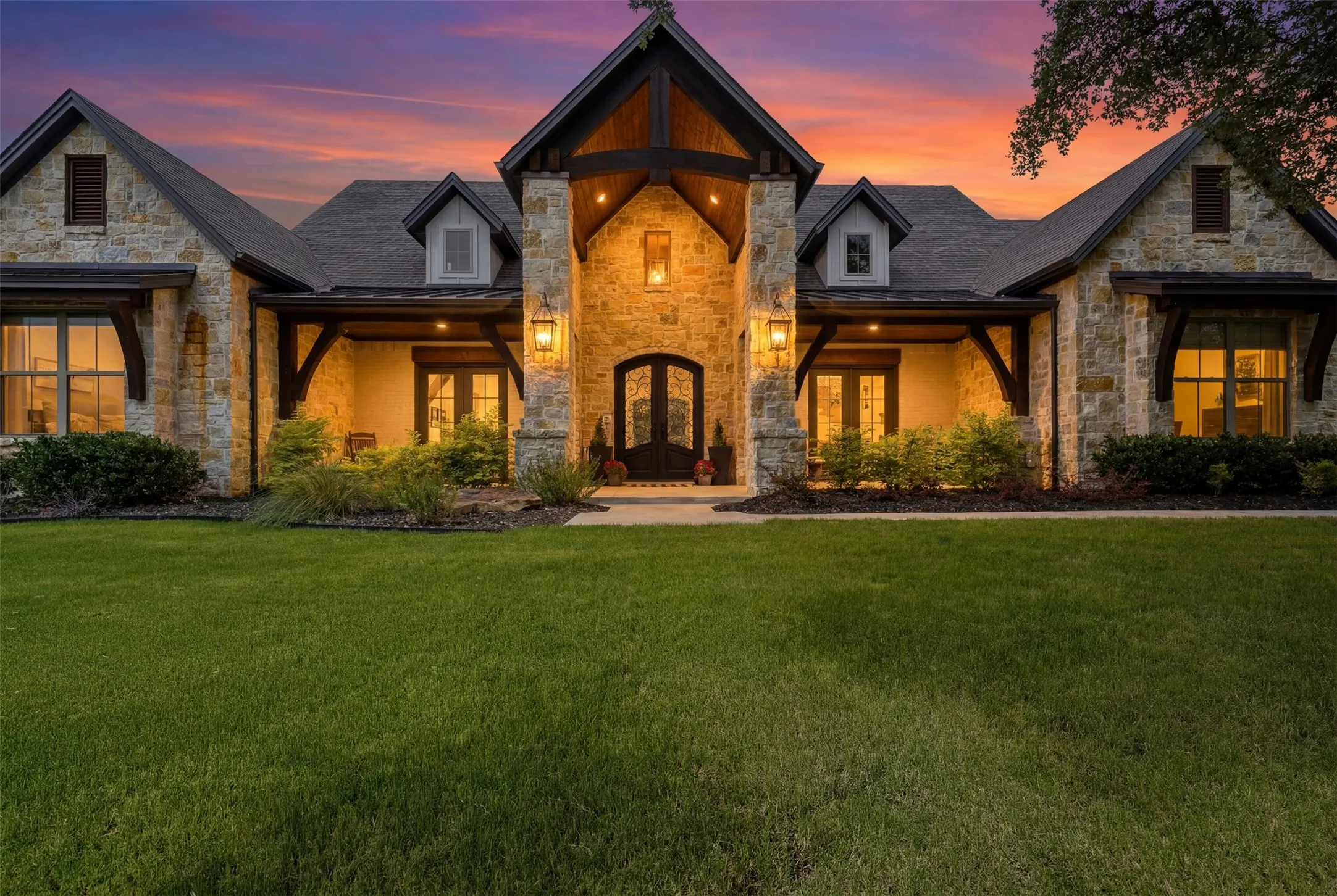 Single Family Residence For Sale in Parker County , 600 W Hill Drive, Aledo, Texas 76008, 5 Bedroom, 6 Bathroom, 3 Garage spaces, 5,190 Sqft, built in 2019, mls#21329294, Real Estate Agent in Aledo, Homes For Sale in Parker county, Homes For Sale in Aledo, Realtor in Aledo Texas, Real Estate Brokerage Independent Realty Texas, Luminita Cordes Realtor