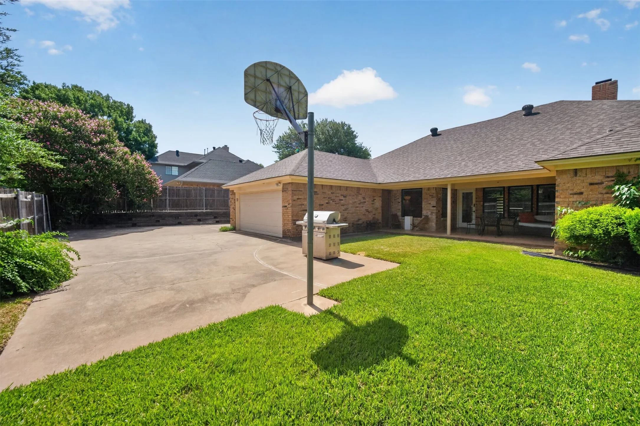 Single Family Residence For Sale in Tarrant County , 6621 Quail Ridge Drive, North Richland Hills, Texas 76180, 4 Bedroom, 3 Bathroom, 2 Garage spaces, 2,555 Sqft, built in 1984, mls#21329296, Real Estate Agent in North Richland Hills, Homes For Sale in Tarrant county, Homes For Sale in North Richland Hills, Realtor in North Richland Hills Texas, Real Estate Brokerage Independent Realty Texas, Luminita Cordes Realtor