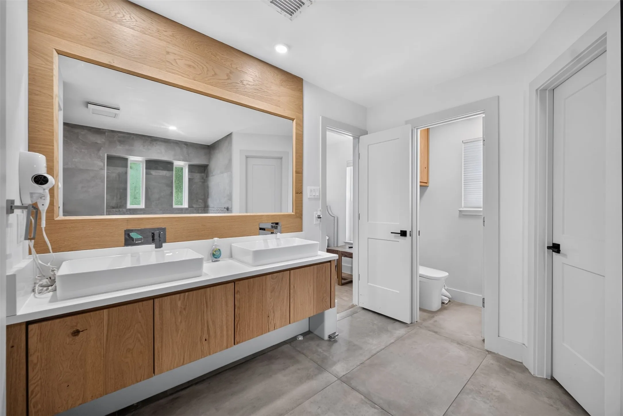 Dual vessel sinks with wall-mounted faucets