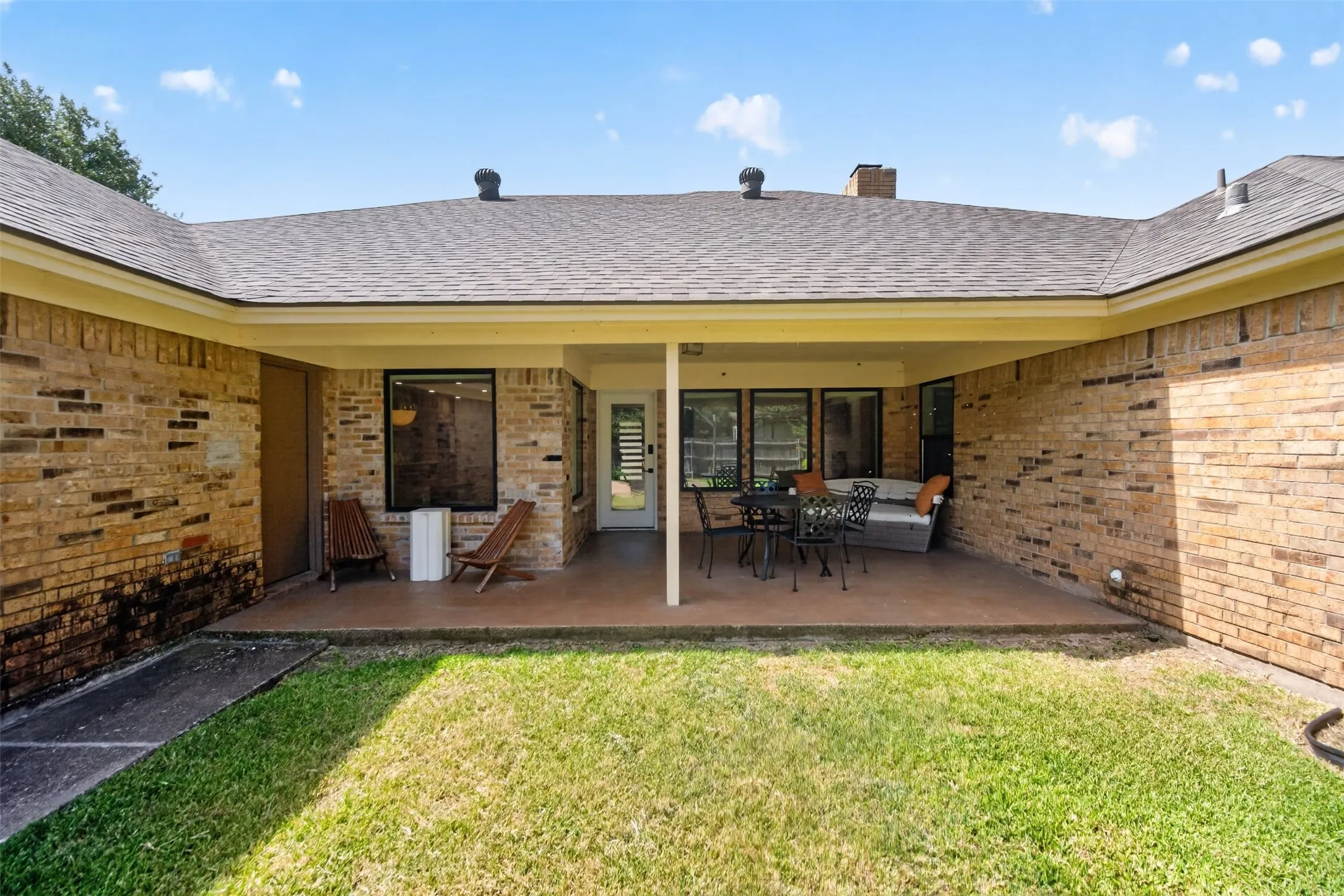 Single Family Residence For Sale in Tarrant County , 6621 Quail Ridge Drive, North Richland Hills, Texas 76180, 4 Bedroom, 3 Bathroom, 2 Garage spaces, 2,555 Sqft, built in 1984, mls#21329296, Real Estate Agent in North Richland Hills, Homes For Sale in Tarrant county, Homes For Sale in North Richland Hills, Realtor in North Richland Hills Texas, Real Estate Brokerage Independent Realty Texas, Luminita Cordes Realtor