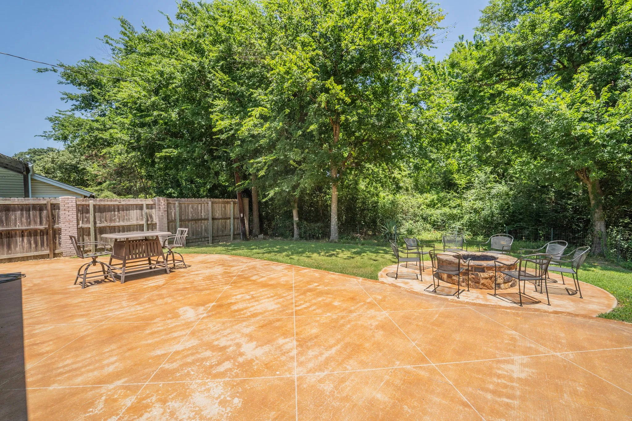 Single Family Residence For Sale in Hopkins County , 1200 Melony Drive B, Sulphur Springs, Texas 75482, 1 Bedroom, 1 Bathroom, 3 Garage spaces, 1,516 Sqft, built in 1984, mls#21326743, Real Estate Agent in Sulphur Springs, Homes For Sale in Hopkins county, Homes For Sale in Sulphur Springs, Realtor in Sulphur Springs Texas, Real Estate Brokerage Independent Realty Texas, Luminita Cordes Realtor