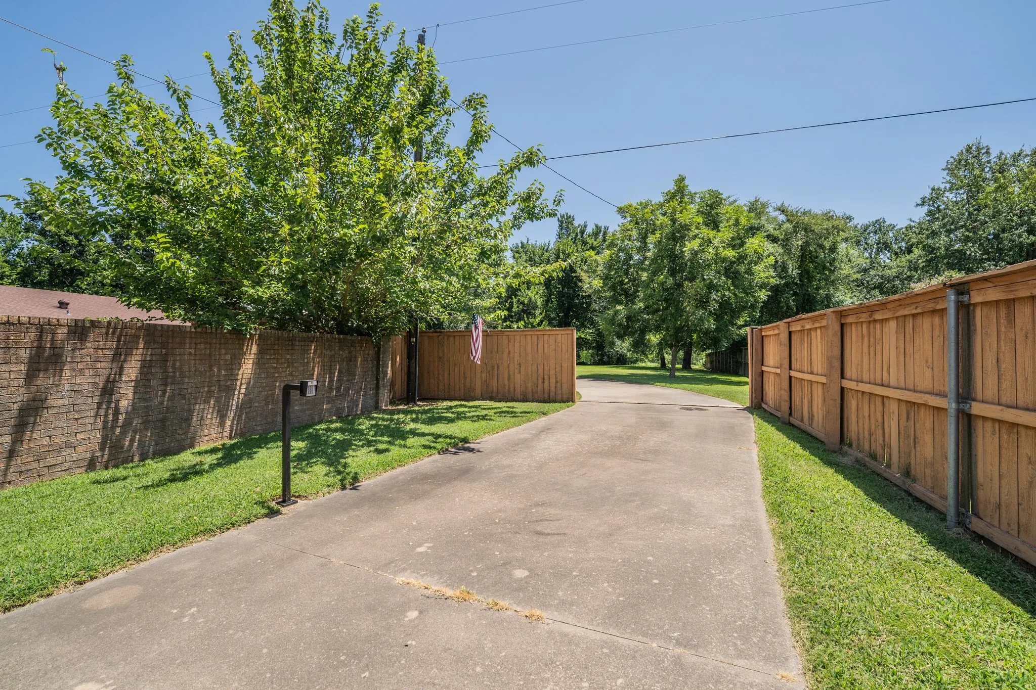 Single Family Residence For Sale in Hopkins County , 1200 Melony Drive B, Sulphur Springs, Texas 75482, 1 Bedroom, 1 Bathroom, 3 Garage spaces, 1,516 Sqft, built in 1984, mls#21326743, Real Estate Agent in Sulphur Springs, Homes For Sale in Hopkins county, Homes For Sale in Sulphur Springs, Realtor in Sulphur Springs Texas, Real Estate Brokerage Independent Realty Texas, Luminita Cordes Realtor