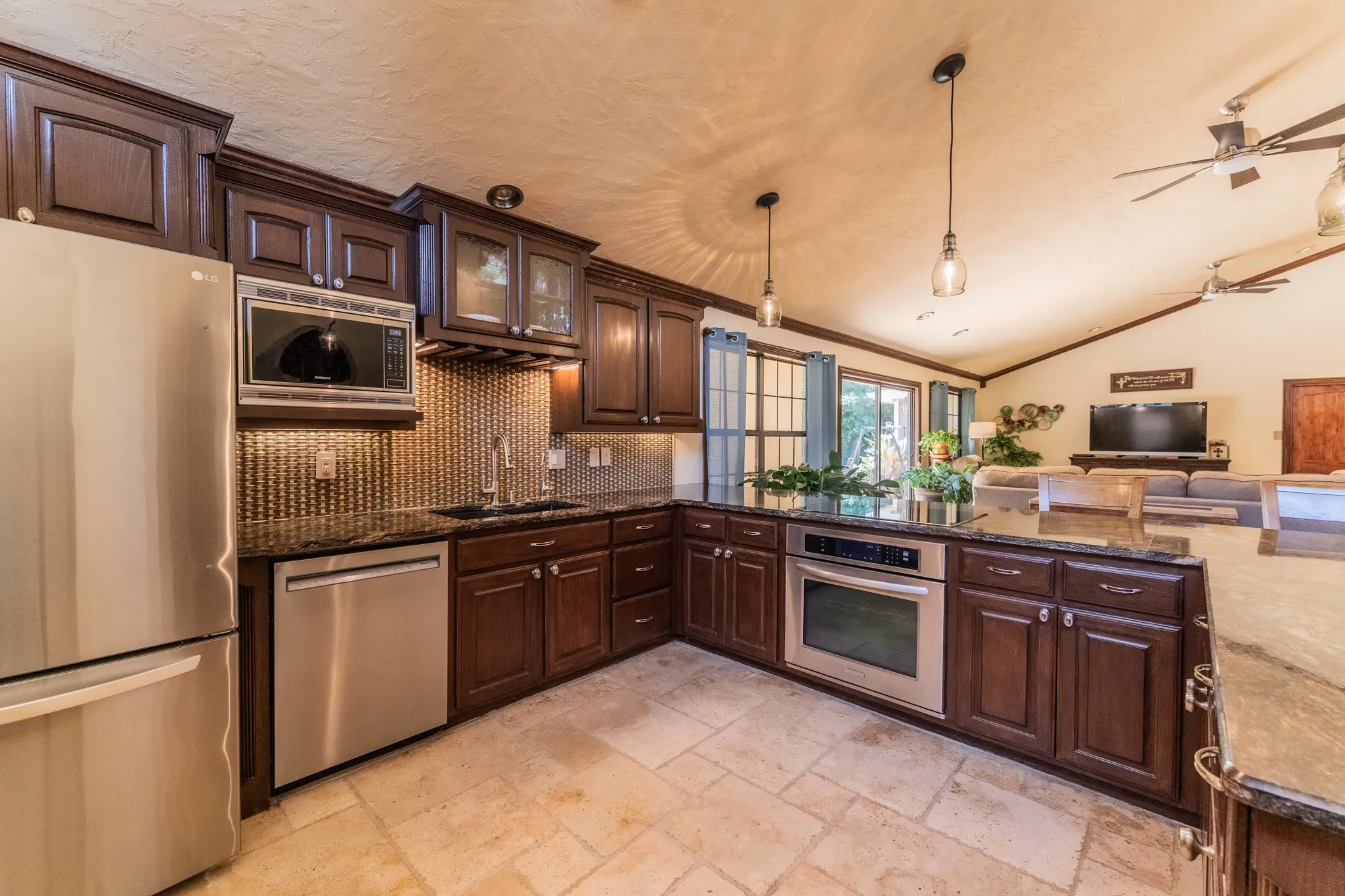 Single Family Residence For Sale in Hopkins County , 1200 Melony Drive B, Sulphur Springs, Texas 75482, 1 Bedroom, 1 Bathroom, 3 Garage spaces, 1,516 Sqft, built in 1984, mls#21326743, Real Estate Agent in Sulphur Springs, Homes For Sale in Hopkins county, Homes For Sale in Sulphur Springs, Realtor in Sulphur Springs Texas, Real Estate Brokerage Independent Realty Texas, Luminita Cordes Realtor