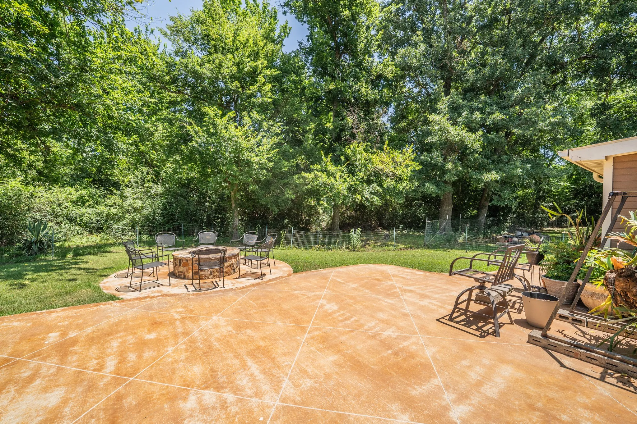 Single Family Residence For Sale in Hopkins County , 1200 Melony Drive B, Sulphur Springs, Texas 75482, 1 Bedroom, 1 Bathroom, 3 Garage spaces, 1,516 Sqft, built in 1984, mls#21326743, Real Estate Agent in Sulphur Springs, Homes For Sale in Hopkins county, Homes For Sale in Sulphur Springs, Realtor in Sulphur Springs Texas, Real Estate Brokerage Independent Realty Texas, Luminita Cordes Realtor