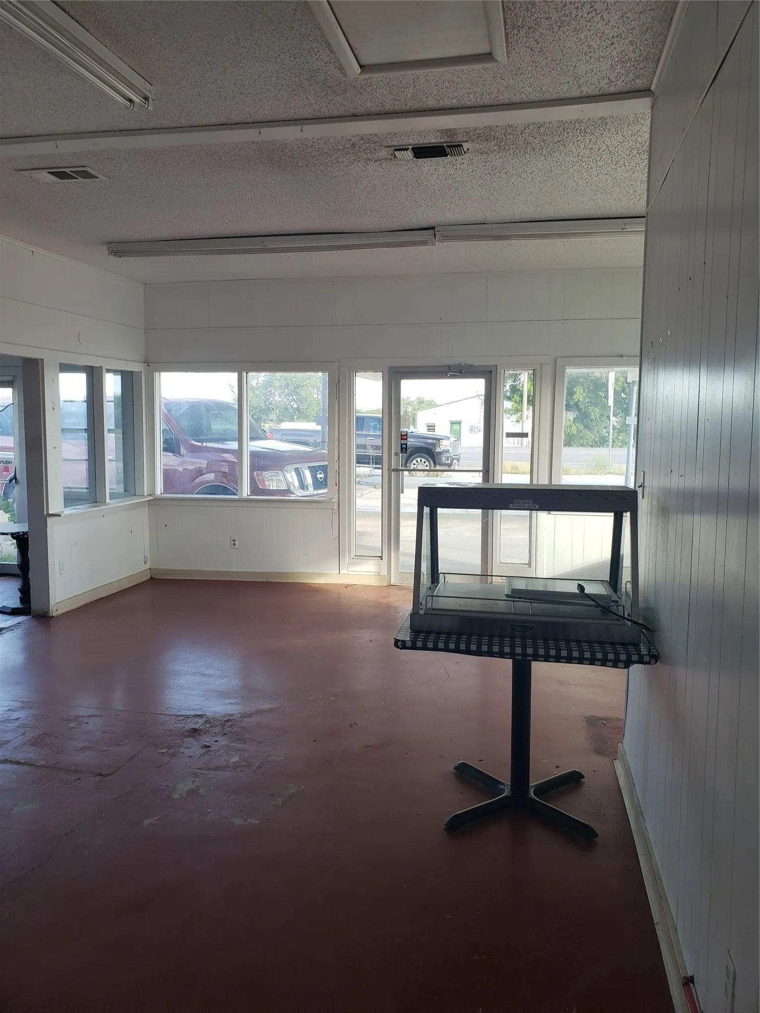 Business For Sale in Brown County , 1198 E Hall Street, Bangs, Texas 76823, 0, 0, Garage spaces, 0 Sqft, built in 0, Price $259,000, mls#21319608, Real Estate Agent in Bangs, Homes For Sale in Brown county, Homes For Sale in Bangs, Realtor in Bangs Texas, Real Estate Brokerage Independent Realty Texas, Luminita Cordes Realtor