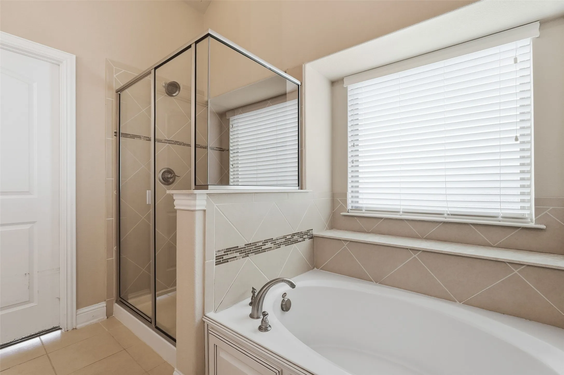Single Family Residence For Sale in Rockwall County , 1537 Firenza Court, Mclendon Chisholm, Texas 75032, 4 Bedroom, 3 Bathroom, 2 Garage spaces, 2,514 Sqft, built in 2014, mls#21312250, Real Estate Agent in Mclendon Chisholm, Homes For Sale in Rockwall county, Homes For Sale in Mclendon Chisholm, Realtor in Mclendon Chisholm Texas, Real Estate Brokerage Independent Realty Texas, Luminita Cordes Realtor