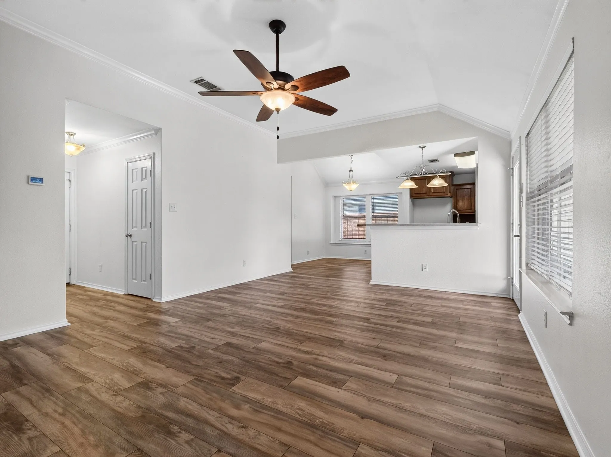 Single Family Residence For Sale in Denton County , 308 Glenview Drive, Aubrey, Texas 76227, 3 Bedroom, 2 Bathroom, 2 Garage spaces, 1,362 Sqft, built in 2006, mls#21329229, Real Estate Agent in Aubrey, Homes For Sale in Denton county, Homes For Sale in Aubrey, Realtor in Aubrey Texas, Real Estate Brokerage Independent Realty Texas, Luminita Cordes Realtor