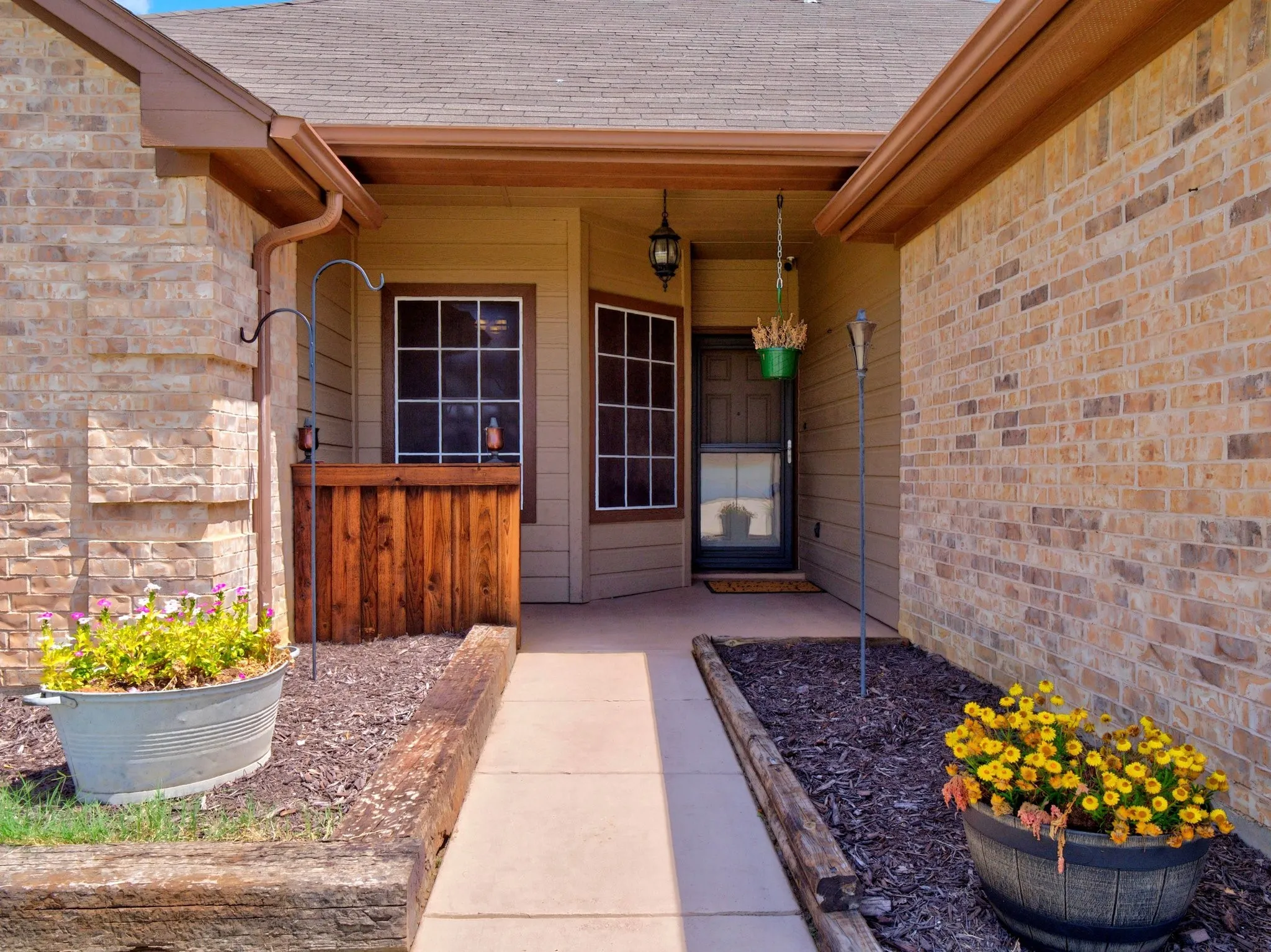 Single Family Residence For Sale in Denton County , 308 Glenview Drive, Aubrey, Texas 76227, 3 Bedroom, 2 Bathroom, 2 Garage spaces, 1,362 Sqft, built in 2006, mls#21329229, Real Estate Agent in Aubrey, Homes For Sale in Denton county, Homes For Sale in Aubrey, Realtor in Aubrey Texas, Real Estate Brokerage Independent Realty Texas, Luminita Cordes Realtor
