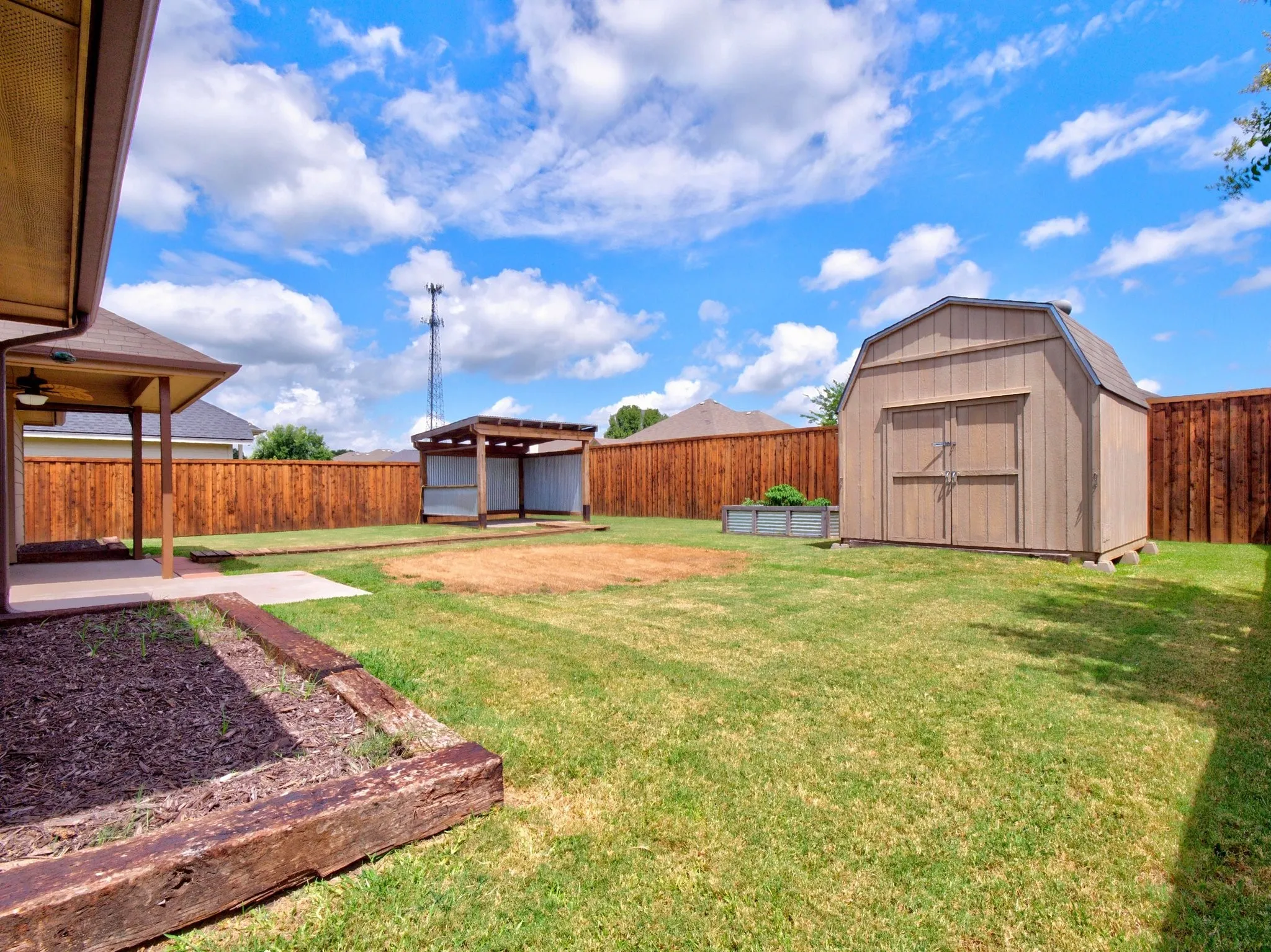 Single Family Residence For Sale in Denton County , 308 Glenview Drive, Aubrey, Texas 76227, 3 Bedroom, 2 Bathroom, 2 Garage spaces, 1,362 Sqft, built in 2006, mls#21329229, Real Estate Agent in Aubrey, Homes For Sale in Denton county, Homes For Sale in Aubrey, Realtor in Aubrey Texas, Real Estate Brokerage Independent Realty Texas, Luminita Cordes Realtor