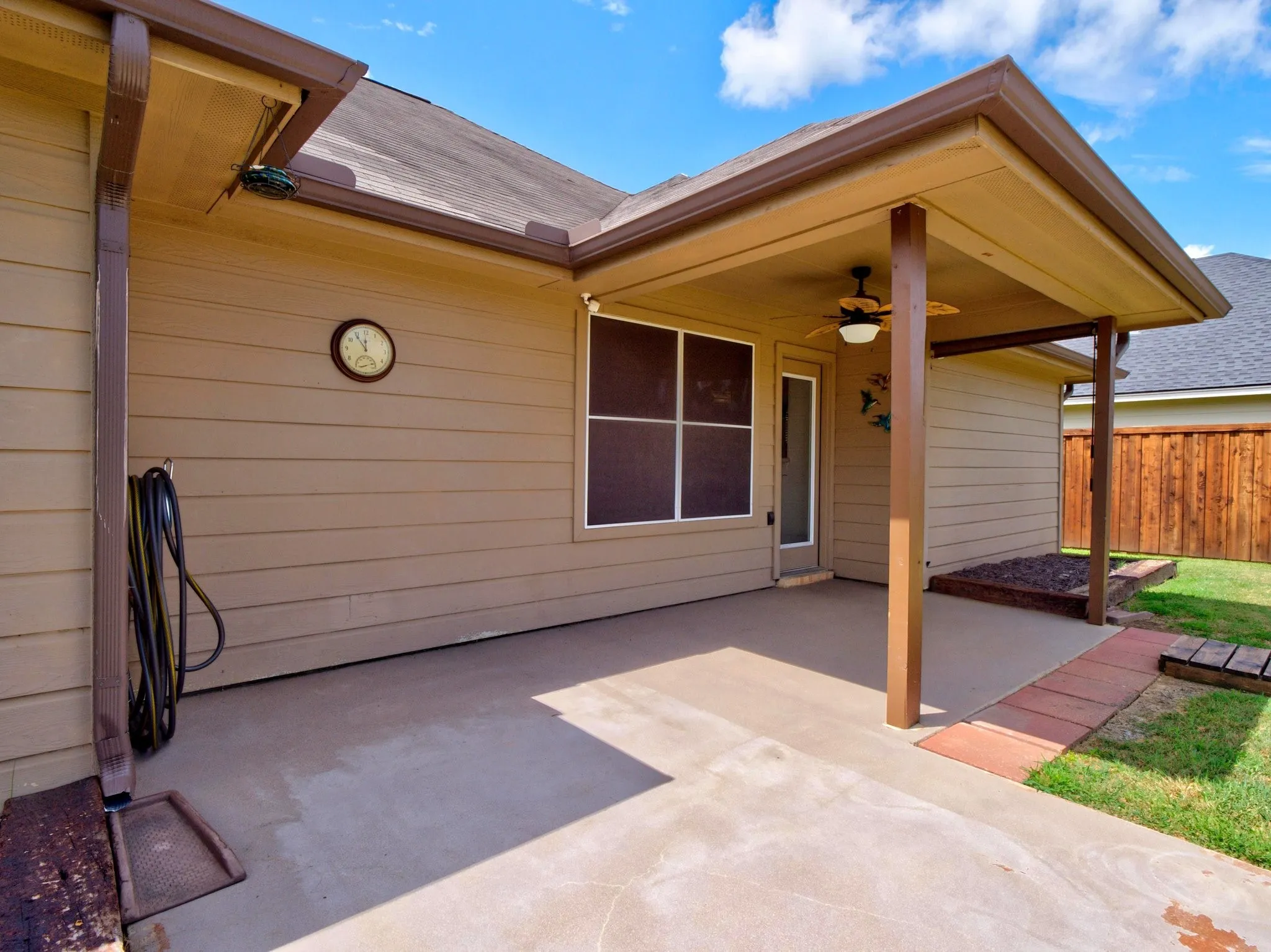 Single Family Residence For Sale in Denton County , 308 Glenview Drive, Aubrey, Texas 76227, 3 Bedroom, 2 Bathroom, 2 Garage spaces, 1,362 Sqft, built in 2006, mls#21329229, Real Estate Agent in Aubrey, Homes For Sale in Denton county, Homes For Sale in Aubrey, Realtor in Aubrey Texas, Real Estate Brokerage Independent Realty Texas, Luminita Cordes Realtor