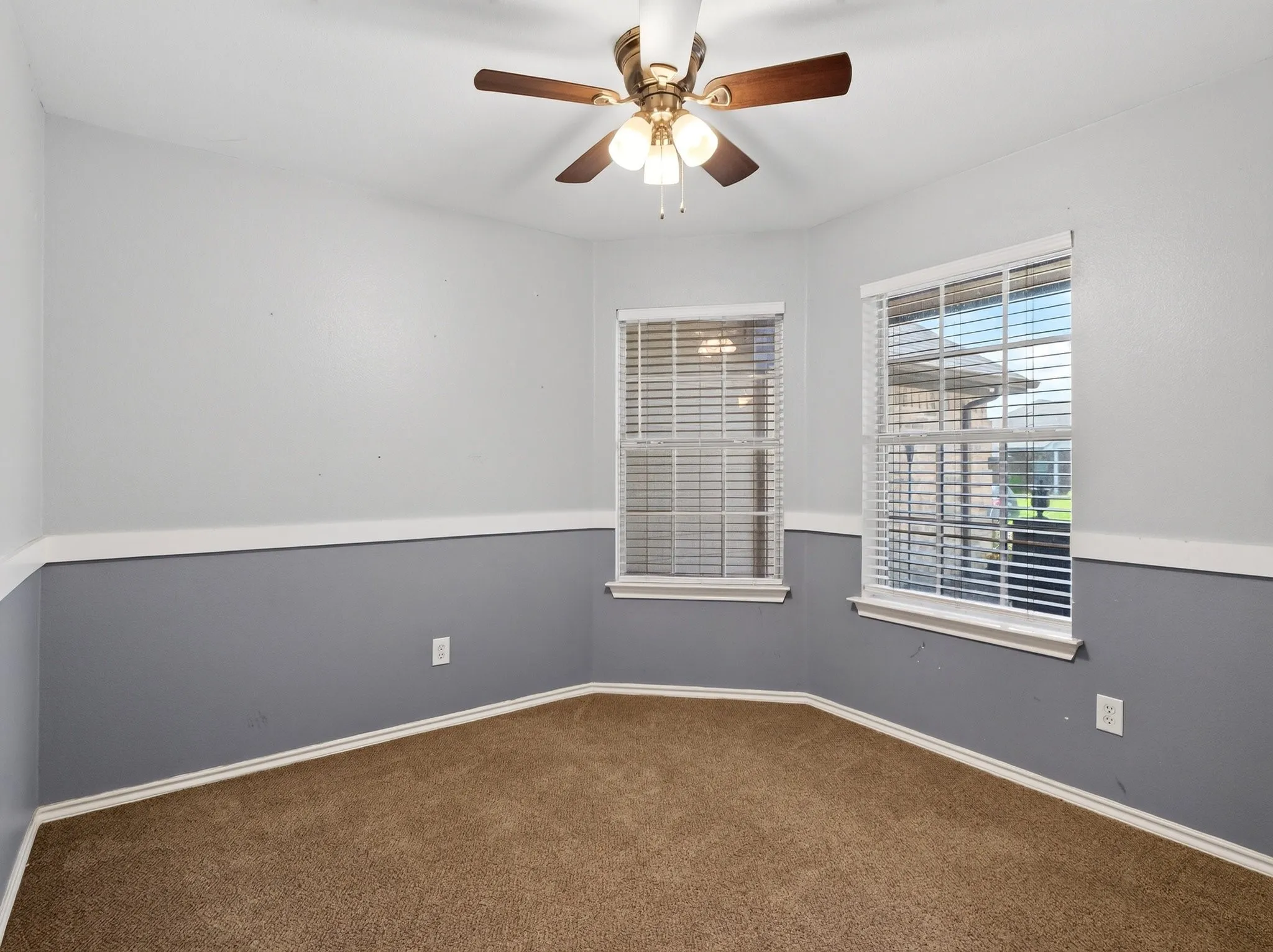 Single Family Residence For Sale in Denton County , 308 Glenview Drive, Aubrey, Texas 76227, 3 Bedroom, 2 Bathroom, 2 Garage spaces, 1,362 Sqft, built in 2006, mls#21329229, Real Estate Agent in Aubrey, Homes For Sale in Denton county, Homes For Sale in Aubrey, Realtor in Aubrey Texas, Real Estate Brokerage Independent Realty Texas, Luminita Cordes Realtor