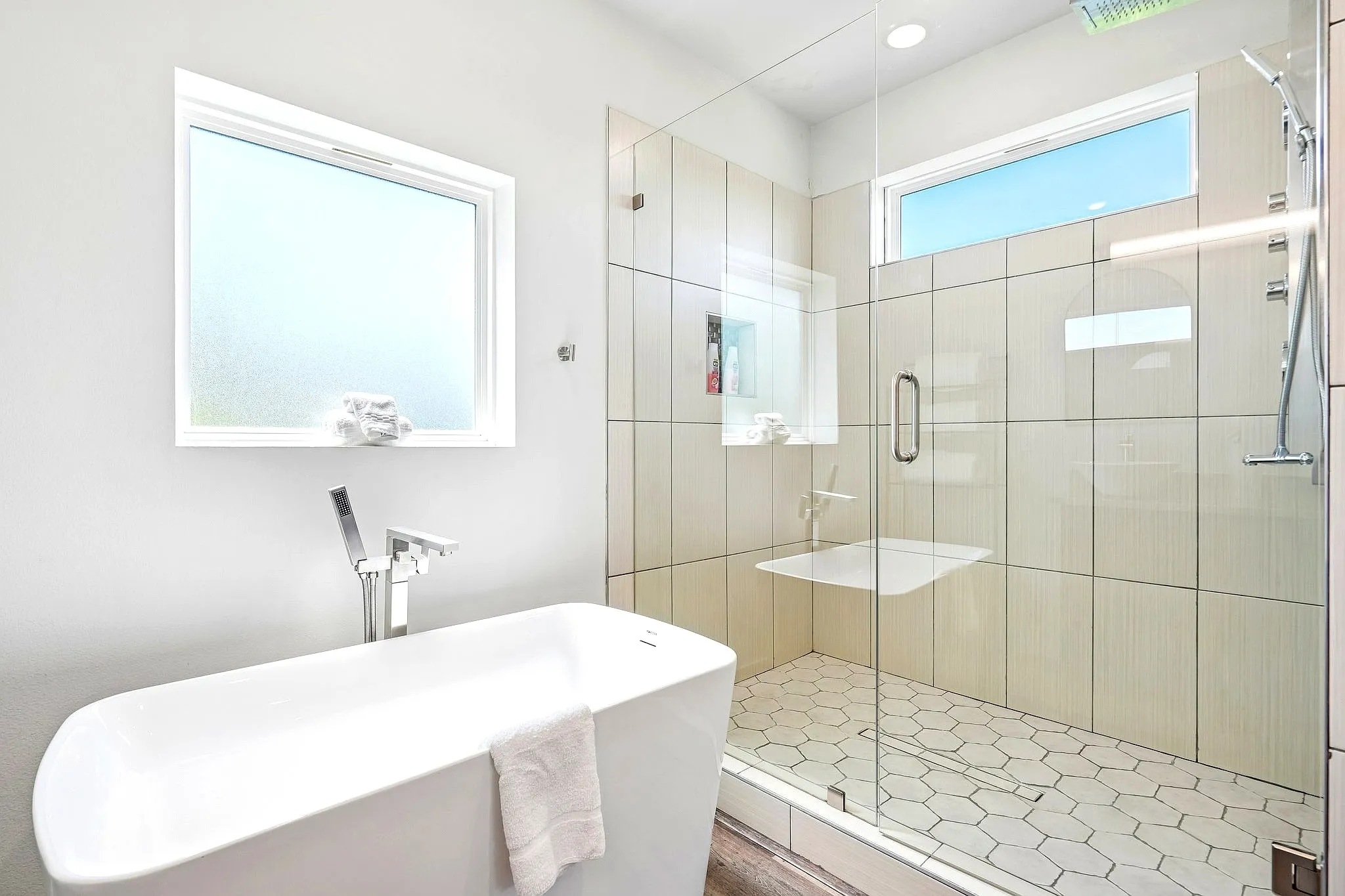 Single Family Residence For Rent in Dallas County , 521 Faulk Street, Dallas, Texas 75203, 3 Bedroom, 4 Bathroom, Garage spaces, 1,876 Sqft, built in 2023, mls#21329334, Real Estate Agent in Dallas, Homes For Rent in Dallas county, Homes For Rent in Dallas, Realtor in Dallas Texas, Real Estate Brokerage Independent Realty Texas, Luminita Cordes Realtor