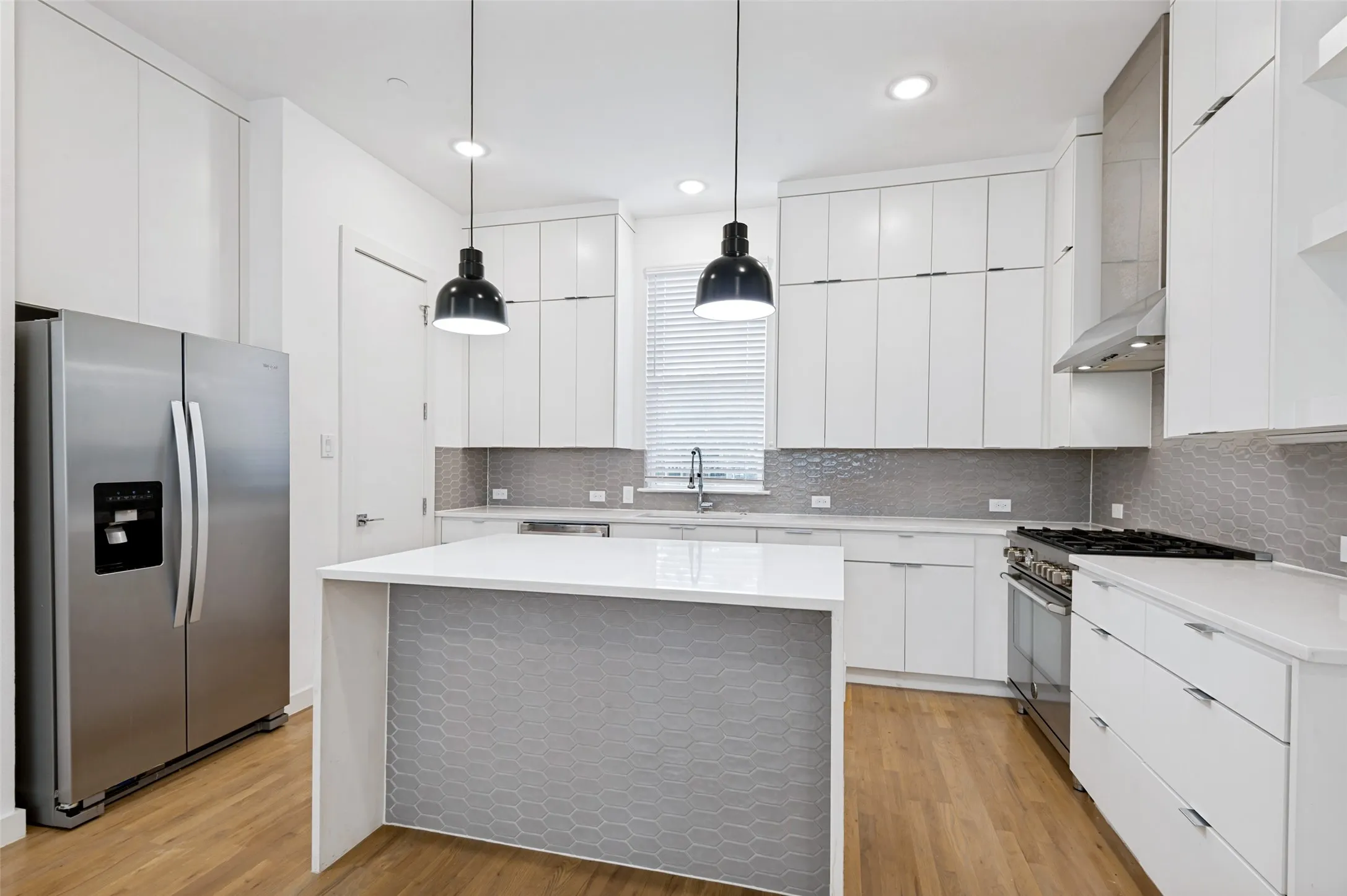 Condominium For Rent in Dallas County , 1510 N Washington Avenue 403, Dallas, Texas 75204, 3 Bedroom, 4 Bathroom, 2 Garage spaces, 1,749 Sqft, built in 2020, mls#21329243, Real Estate Agent in Dallas, Homes For Rent in Dallas county, Homes For Rent in Dallas, Realtor in Dallas Texas, Real Estate Brokerage Independent Realty Texas, Luminita Cordes Realtor