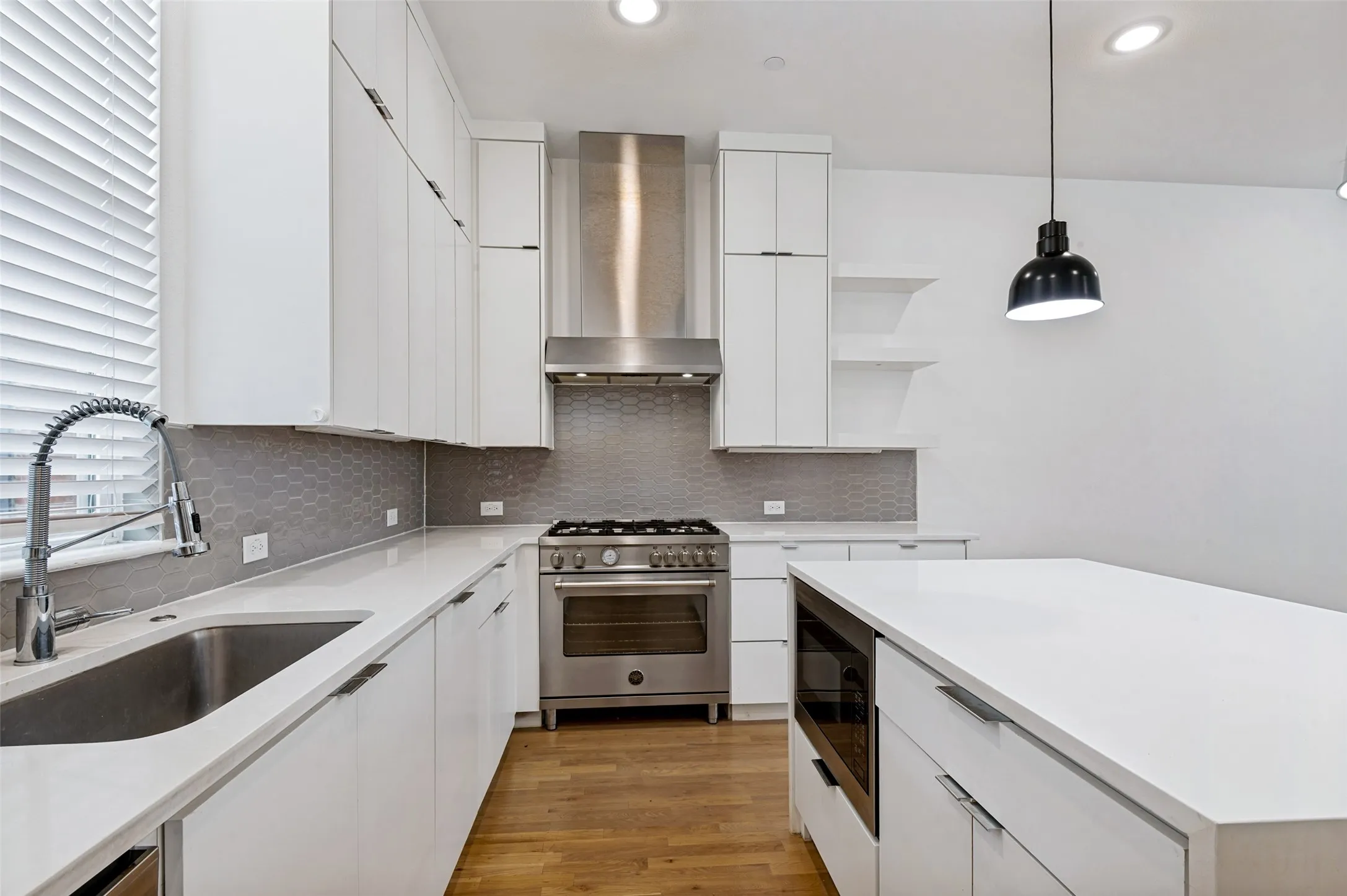Condominium For Rent in Dallas County , 1510 N Washington Avenue 403, Dallas, Texas 75204, 3 Bedroom, 4 Bathroom, 2 Garage spaces, 1,749 Sqft, built in 2020, mls#21329243, Real Estate Agent in Dallas, Homes For Rent in Dallas county, Homes For Rent in Dallas, Realtor in Dallas Texas, Real Estate Brokerage Independent Realty Texas, Luminita Cordes Realtor