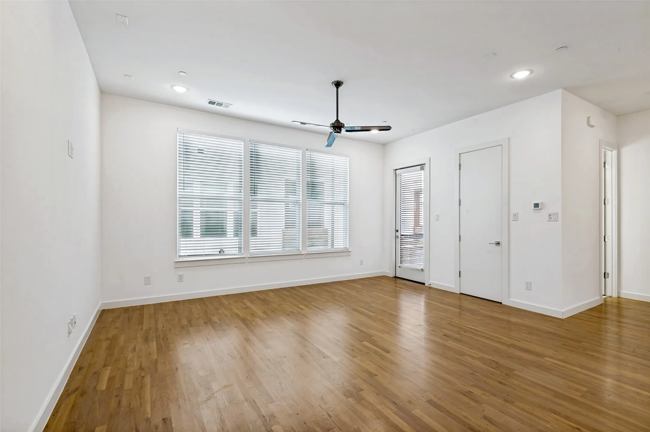 Condominium For Rent in Dallas County , 1510 N Washington Avenue 403, Dallas, Texas 75204, 3 Bedroom, 4 Bathroom, 2 Garage spaces, 1,749 Sqft, built in 2020, mls#21329243, Real Estate Agent in Dallas, Homes For Rent in Dallas county, Homes For Rent in Dallas, Realtor in Dallas Texas, Real Estate Brokerage Independent Realty Texas, Luminita Cordes Realtor