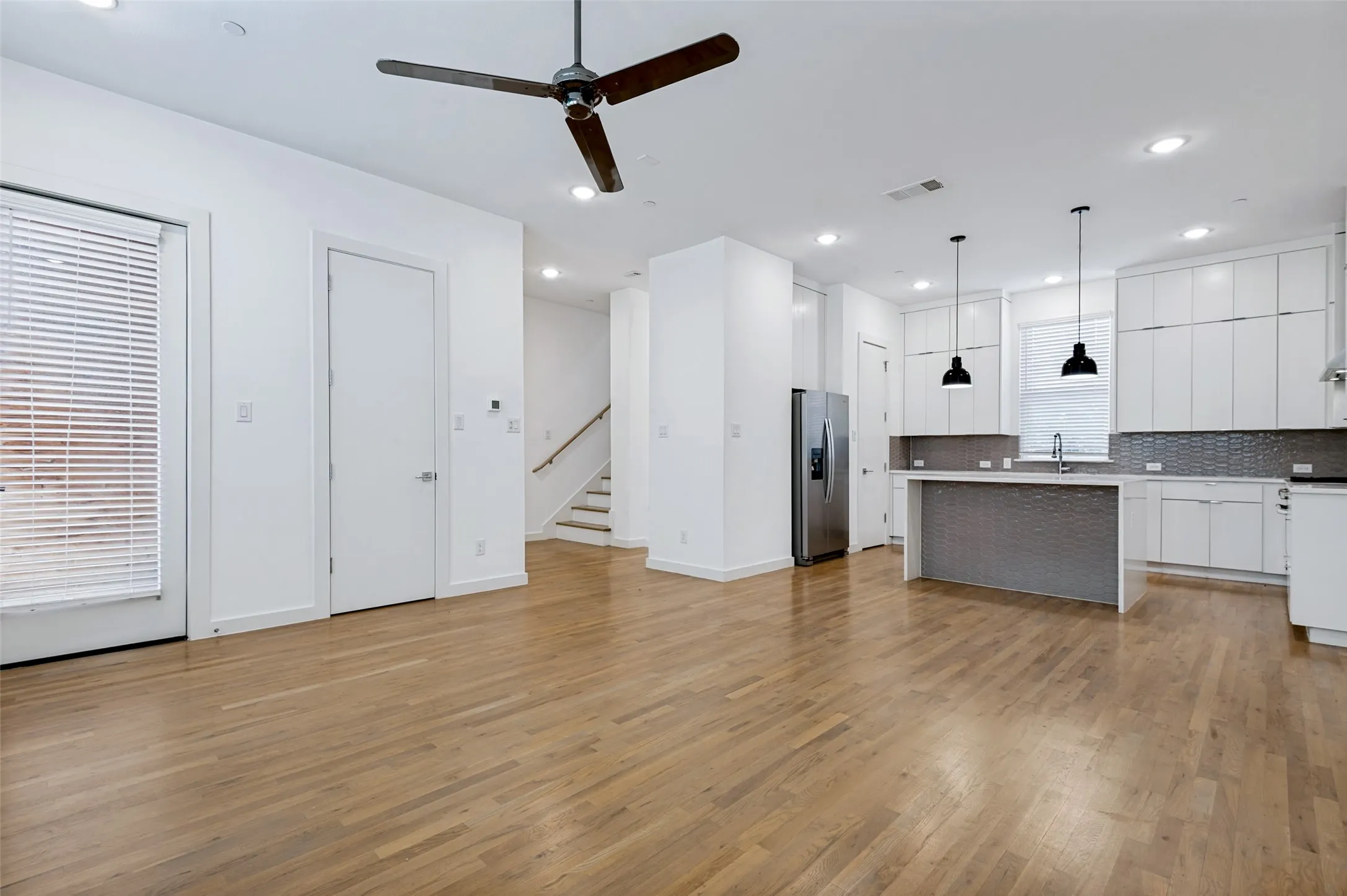 Condominium For Rent in Dallas County , 1510 N Washington Avenue 403, Dallas, Texas 75204, 3 Bedroom, 4 Bathroom, 2 Garage spaces, 1,749 Sqft, built in 2020, mls#21329243, Real Estate Agent in Dallas, Homes For Rent in Dallas county, Homes For Rent in Dallas, Realtor in Dallas Texas, Real Estate Brokerage Independent Realty Texas, Luminita Cordes Realtor
