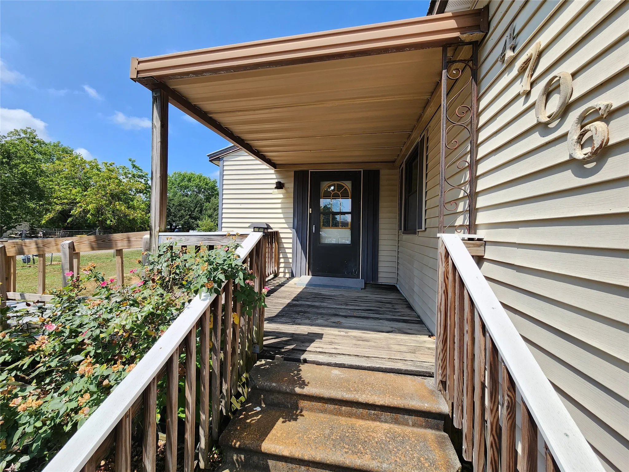 Manufactured Home For Sale in Mc Lennan County , 4706 Iowa Street, Waco, Texas 76705, 3 Bedrooms, 3 Bathrooms, Garage spaces, 1,834 Sqft, built in 1979, Price $125,000, mls#21328933, Real Estate Agent in Waco, Homes For Sale in Mc Lennan county, Homes For Sale in Waco, Realtor in Waco Texas, Real Estate Brokerage Independent Realty Texas, Luminita Cordes Realtor