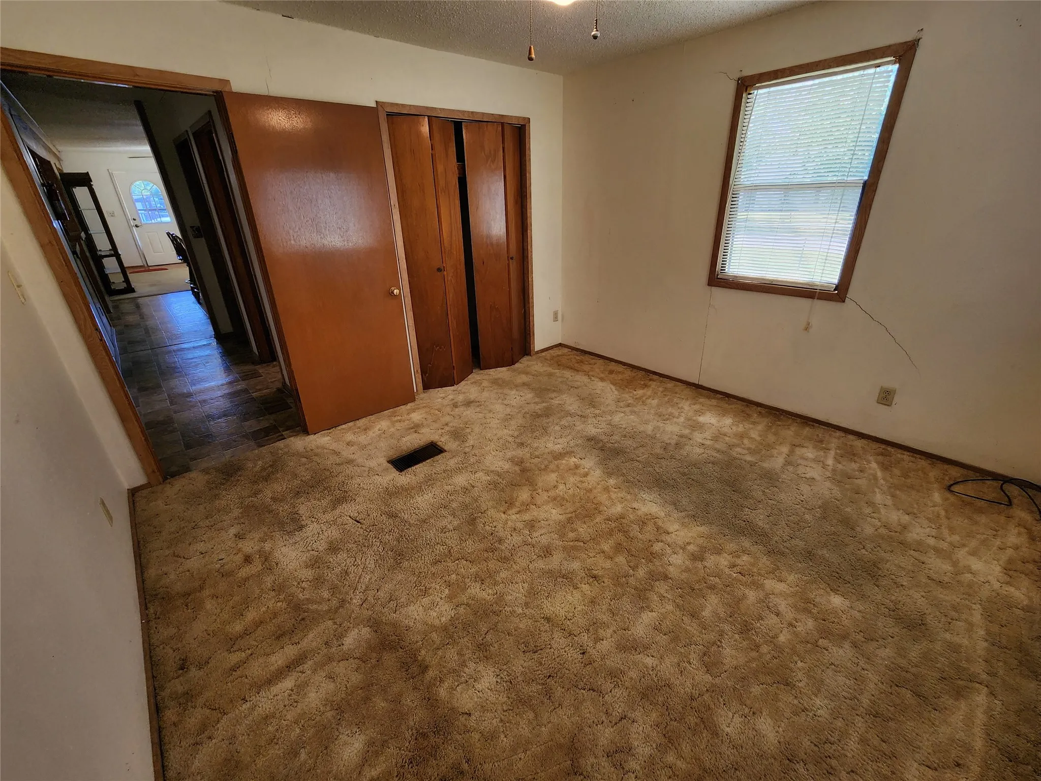 Manufactured Home For Sale in Mc Lennan County , 4706 Iowa Street, Waco, Texas 76705, 3 Bedrooms, 3 Bathrooms, Garage spaces, 1,834 Sqft, built in 1979, Price $125,000, mls#21328933, Real Estate Agent in Waco, Homes For Sale in Mc Lennan county, Homes For Sale in Waco, Realtor in Waco Texas, Real Estate Brokerage Independent Realty Texas, Luminita Cordes Realtor