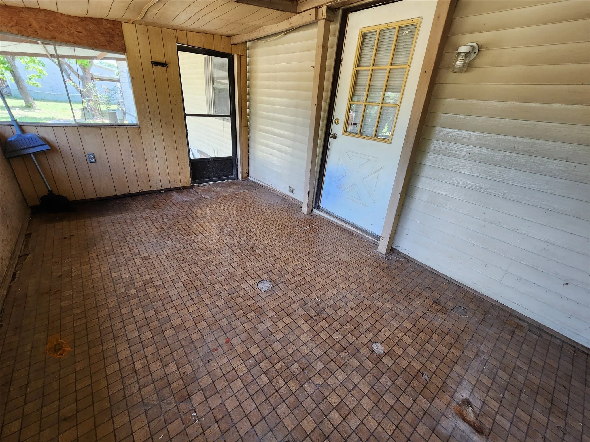 Manufactured Home For Sale in Mc Lennan County , 4706 Iowa Street, Waco, Texas 76705, 3 Bedrooms, 3 Bathrooms, Garage spaces, 1,834 Sqft, built in 1979, Price $125,000, mls#21328933, Real Estate Agent in Waco, Homes For Sale in Mc Lennan county, Homes For Sale in Waco, Realtor in Waco Texas, Real Estate Brokerage Independent Realty Texas, Luminita Cordes Realtor
