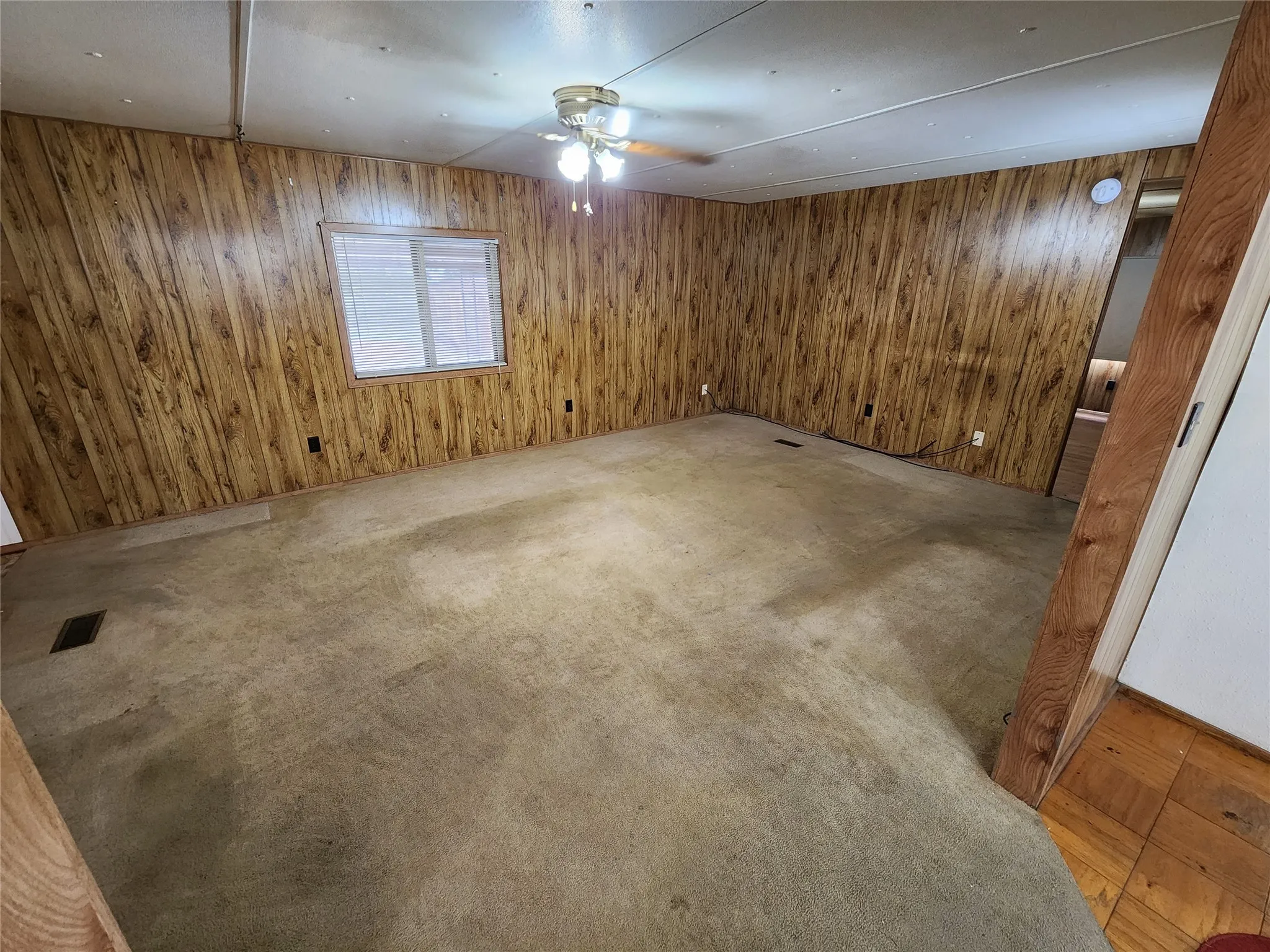 Manufactured Home For Sale in Mc Lennan County , 4706 Iowa Street, Waco, Texas 76705, 3 Bedrooms, 3 Bathrooms, Garage spaces, 1,834 Sqft, built in 1979, Price $125,000, mls#21328933, Real Estate Agent in Waco, Homes For Sale in Mc Lennan county, Homes For Sale in Waco, Realtor in Waco Texas, Real Estate Brokerage Independent Realty Texas, Luminita Cordes Realtor