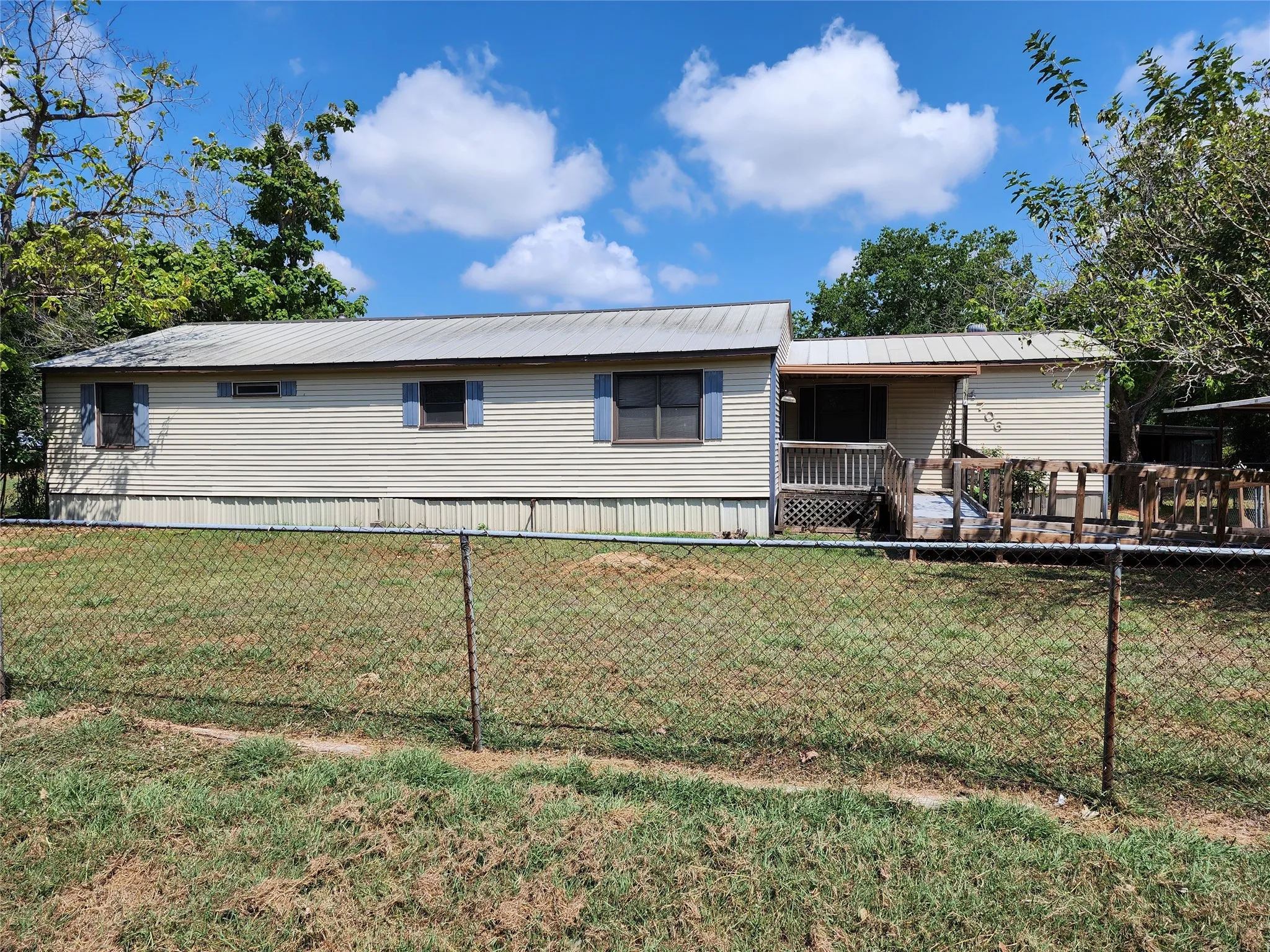 Manufactured Home For Sale in Mc Lennan County , 4706 Iowa Street, Waco, Texas 76705, 3 Bedrooms, 3 Bathrooms, Garage spaces, 1,834 Sqft, built in 1979, Price $125,000, mls#21328933, Real Estate Agent in Waco, Homes For Sale in Mc Lennan county, Homes For Sale in Waco, Realtor in Waco Texas, Real Estate Brokerage Independent Realty Texas, Luminita Cordes Realtor
