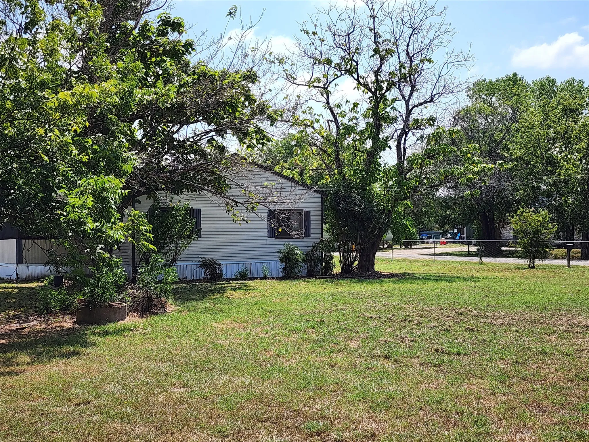 Manufactured Home For Sale in Mc Lennan County , 4706 Iowa Street, Waco, Texas 76705, 3 Bedrooms, 3 Bathrooms, Garage spaces, 1,834 Sqft, built in 1979, Price $125,000, mls#21328933, Real Estate Agent in Waco, Homes For Sale in Mc Lennan county, Homes For Sale in Waco, Realtor in Waco Texas, Real Estate Brokerage Independent Realty Texas, Luminita Cordes Realtor