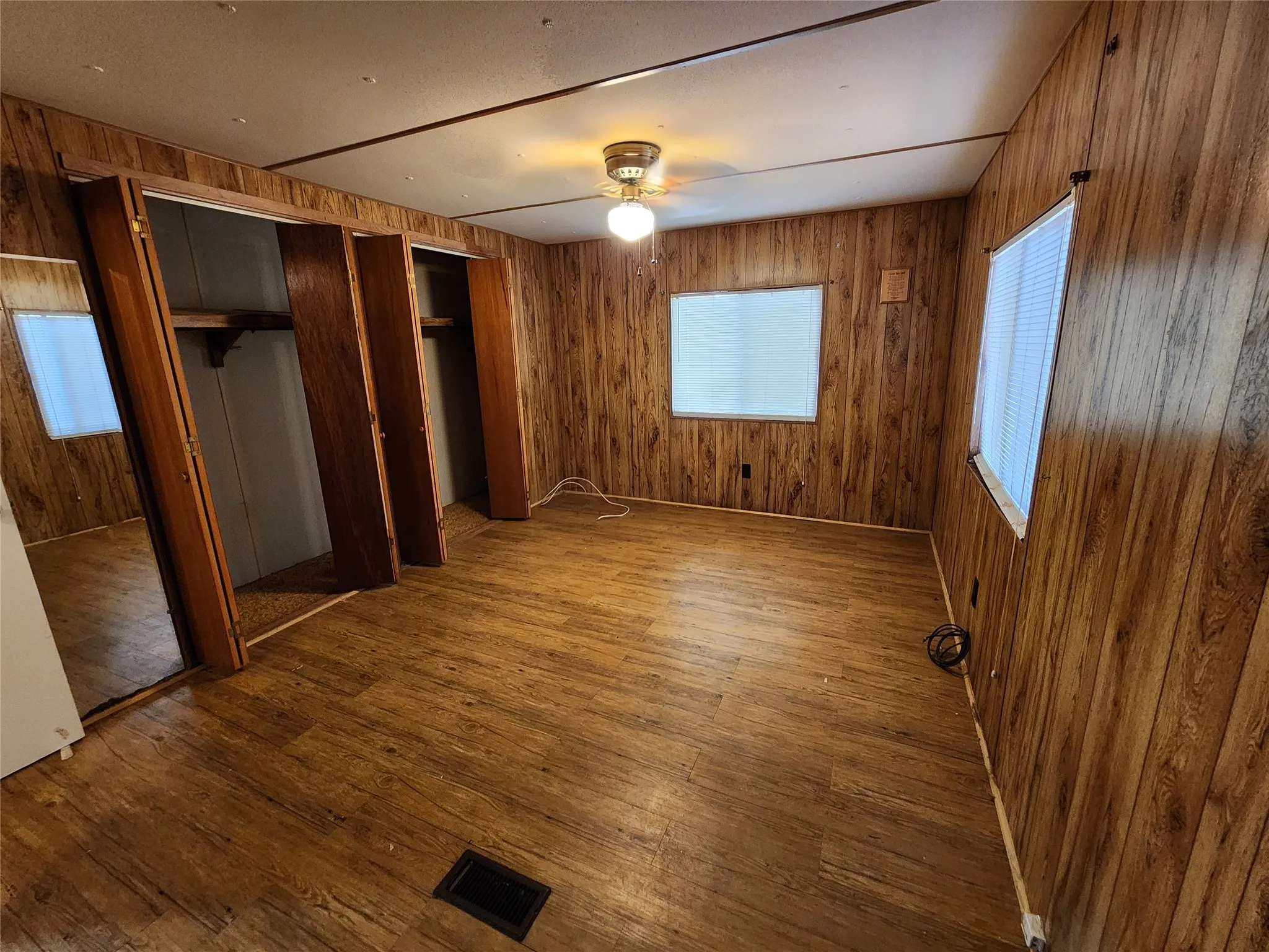 Manufactured Home For Sale in Mc Lennan County , 4706 Iowa Street, Waco, Texas 76705, 3 Bedrooms, 3 Bathrooms, Garage spaces, 1,834 Sqft, built in 1979, Price $125,000, mls#21328933, Real Estate Agent in Waco, Homes For Sale in Mc Lennan county, Homes For Sale in Waco, Realtor in Waco Texas, Real Estate Brokerage Independent Realty Texas, Luminita Cordes Realtor