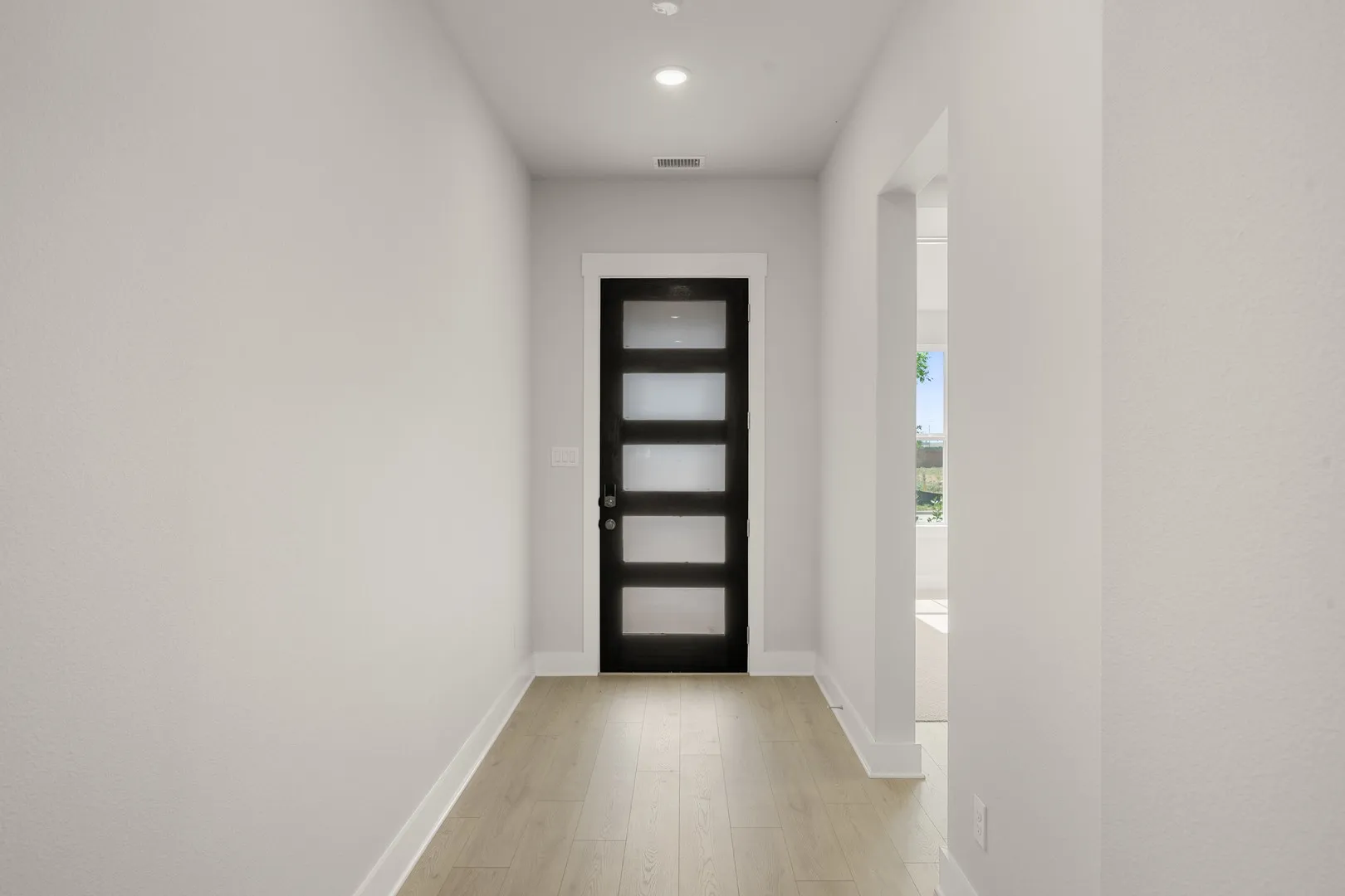 17204 Oxborough- ENtry-1