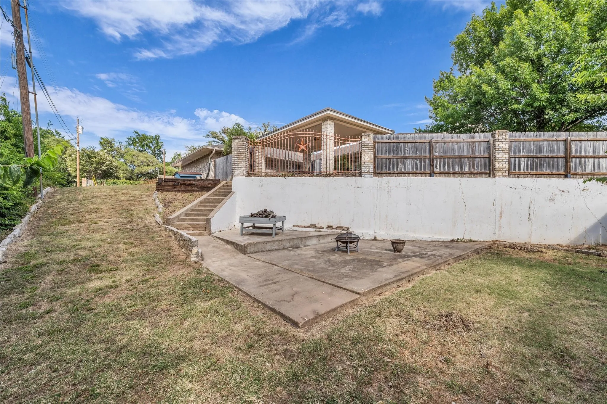 Single Family Residence For Sale in Mc Lennan County , 7101 Country Club Road, Waco, Texas 76710, 3 Bedroom, 2 Bathroom, 2 Garage spaces, 2,030 Sqft, built in 1973, mls#21327043, Real Estate Agent in Waco, Homes For Sale in Mc Lennan county, Homes For Sale in Waco, Realtor in Waco Texas, Real Estate Brokerage Independent Realty Texas, Luminita Cordes Realtor