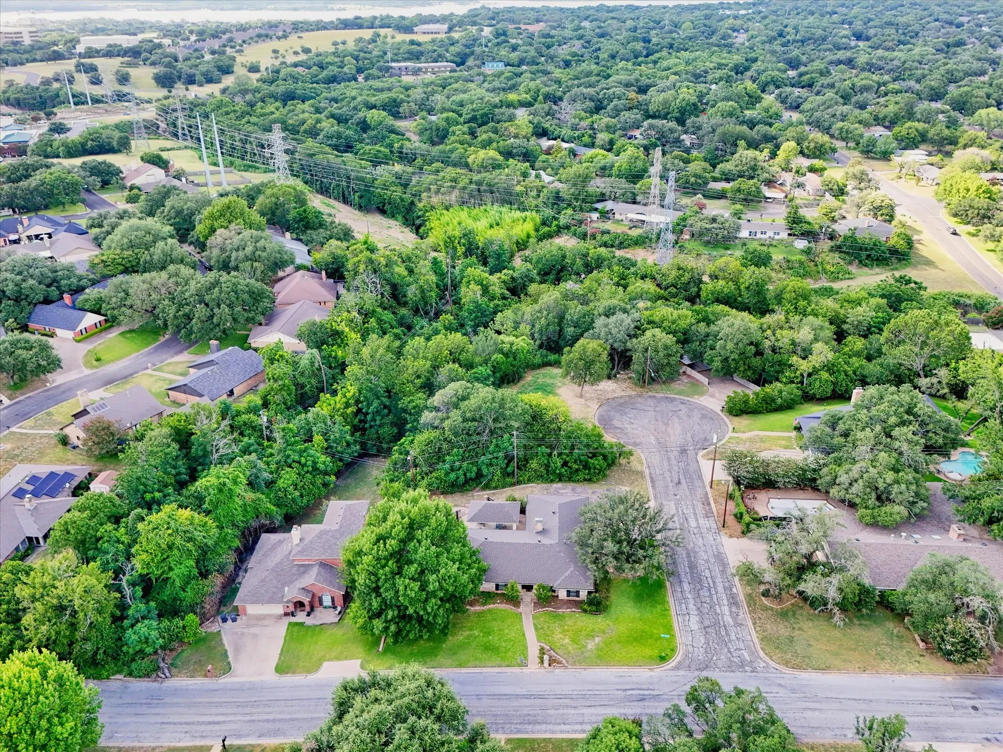 Single Family Residence For Sale in Mc Lennan County , 7101 Country Club Road, Waco, Texas 76710, 3 Bedroom, 2 Bathroom, 2 Garage spaces, 2,030 Sqft, built in 1973, mls#21327043, Real Estate Agent in Waco, Homes For Sale in Mc Lennan county, Homes For Sale in Waco, Realtor in Waco Texas, Real Estate Brokerage Independent Realty Texas, Luminita Cordes Realtor