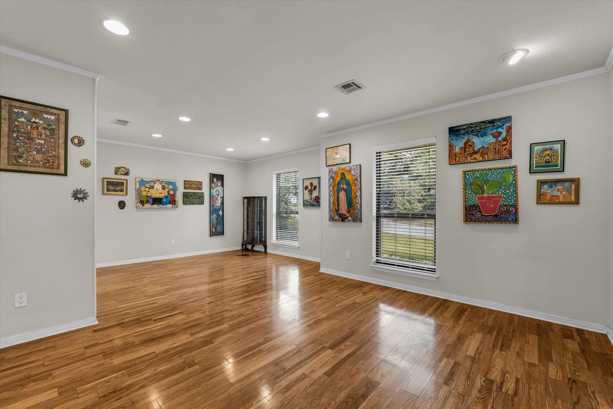 Single Family Residence For Sale in Mc Lennan County , 7101 Country Club Road, Waco, Texas 76710, 3 Bedroom, 2 Bathroom, 2 Garage spaces, 2,030 Sqft, built in 1973, mls#21327043, Real Estate Agent in Waco, Homes For Sale in Mc Lennan county, Homes For Sale in Waco, Realtor in Waco Texas, Real Estate Brokerage Independent Realty Texas, Luminita Cordes Realtor