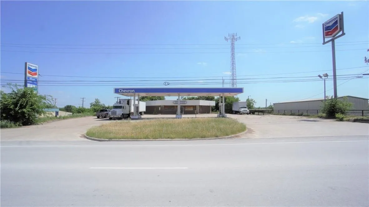 Retail For Sale in Tarrant County , 12235 Camp Bowie West Boulevard, Aledo, Texas 76008, 0, 0, Garage spaces, 0 Sqft, built in 1988, Price $675,000, mls#21329325, Real Estate Agent in Aledo, Homes For Sale in Tarrant county, Homes For Sale in Aledo, Realtor in Aledo Texas, Real Estate Brokerage Independent Realty Texas, Luminita Cordes Realtor