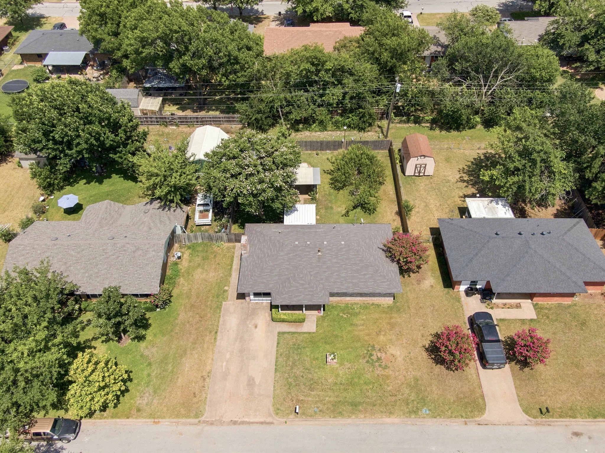 Single Family Residence For Sale in Ellis County , 1508 Hillside Drive, Midlothian, Texas 76065, 4 Bedroom, 3 Bathroom, Garage spaces, 1,450 Sqft, built in 1972, mls#21325354, Real Estate Agent in Midlothian, Homes For Sale in Ellis county, Homes For Sale in Midlothian, Realtor in Midlothian Texas, Real Estate Brokerage Independent Realty Texas, Luminita Cordes Realtor