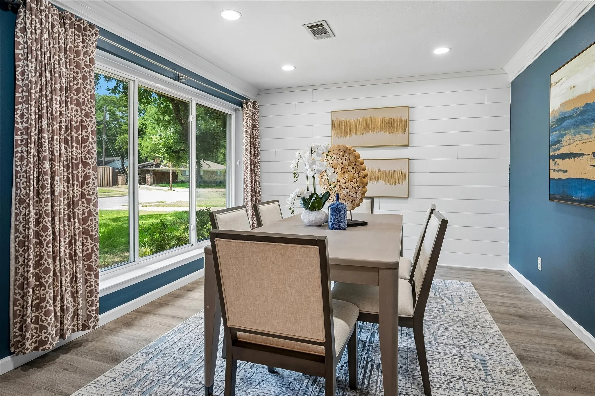 Single Family Residence For Sale in Dallas County , 216 Huntingdon Drive, Irving, Texas 75061, 5 Bedroom, 3 Bathroom, 2 Garage spaces, 2,822 Sqft, built in 1965, mls#21326958, Real Estate Agent in Irving, Homes For Sale in Dallas county, Homes For Sale in Irving, Realtor in Irving Texas, Real Estate Brokerage Independent Realty Texas, Luminita Cordes Realtor