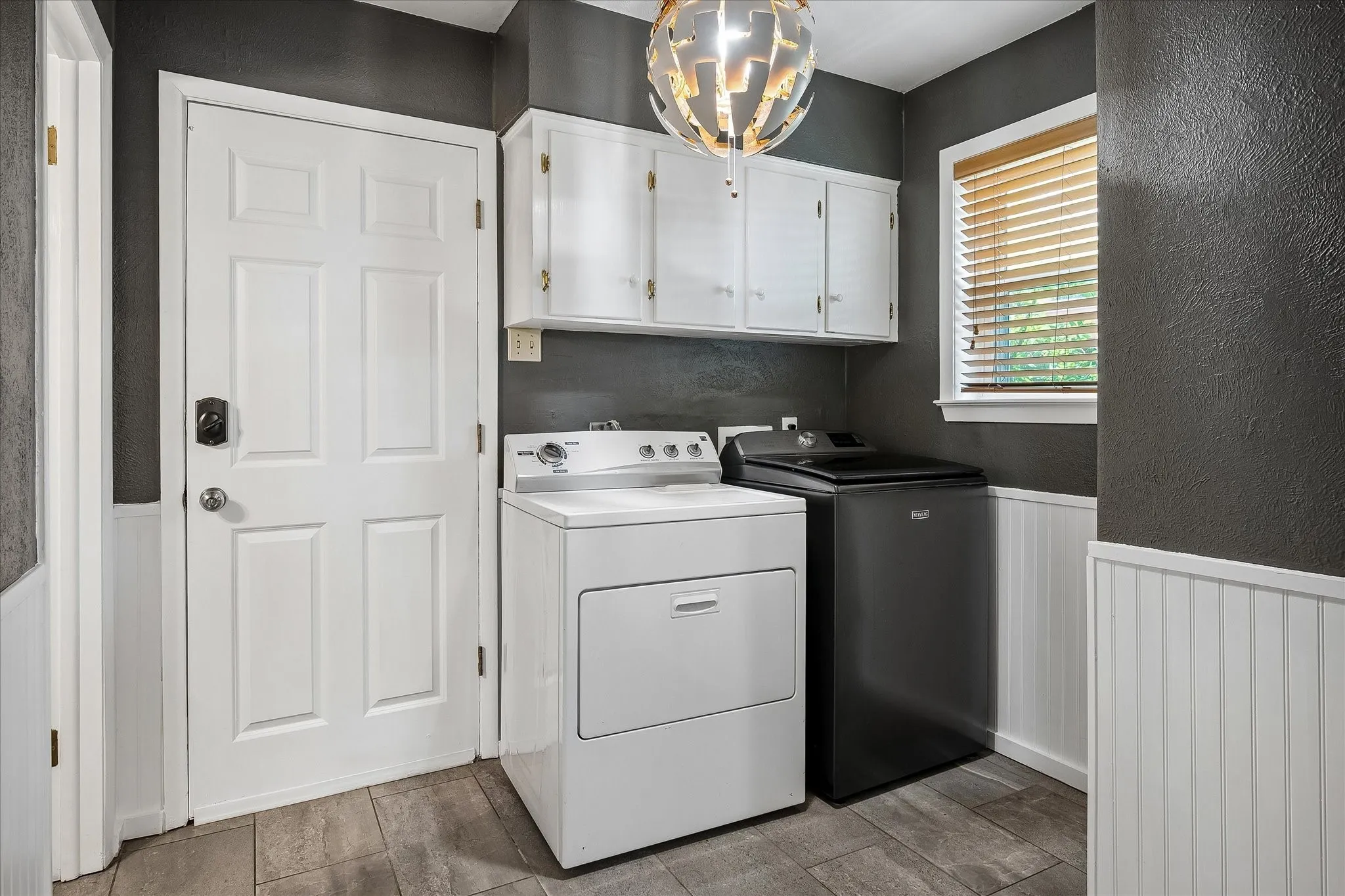 Single Family Residence For Sale in Dallas County , 216 Huntingdon Drive, Irving, Texas 75061, 5 Bedroom, 3 Bathroom, 2 Garage spaces, 2,822 Sqft, built in 1965, mls#21326958, Real Estate Agent in Irving, Homes For Sale in Dallas county, Homes For Sale in Irving, Realtor in Irving Texas, Real Estate Brokerage Independent Realty Texas, Luminita Cordes Realtor