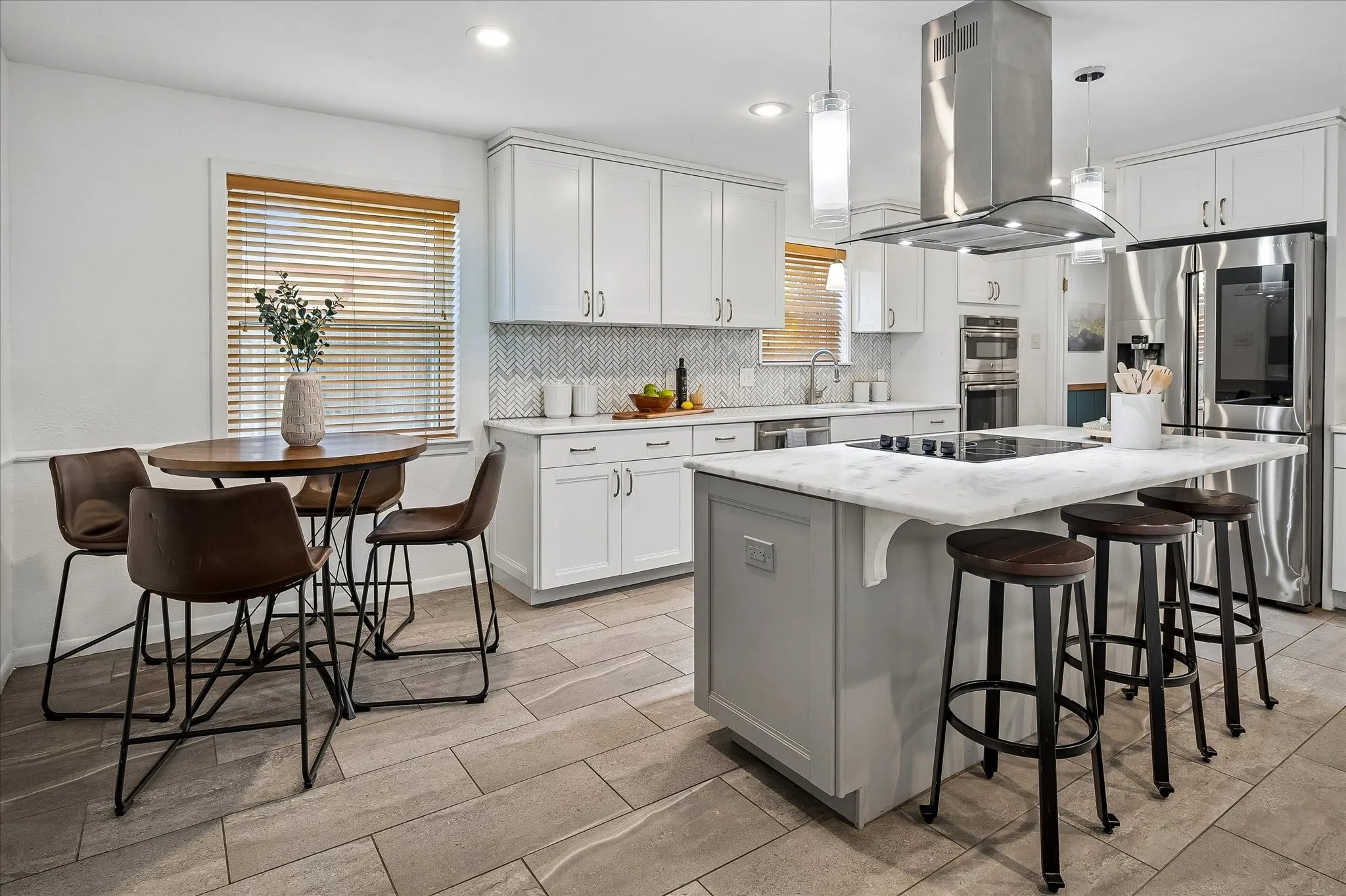Single Family Residence For Sale in Dallas County , 216 Huntingdon Drive, Irving, Texas 75061, 5 Bedroom, 3 Bathroom, 2 Garage spaces, 2,822 Sqft, built in 1965, mls#21326958, Real Estate Agent in Irving, Homes For Sale in Dallas county, Homes For Sale in Irving, Realtor in Irving Texas, Real Estate Brokerage Independent Realty Texas, Luminita Cordes Realtor
