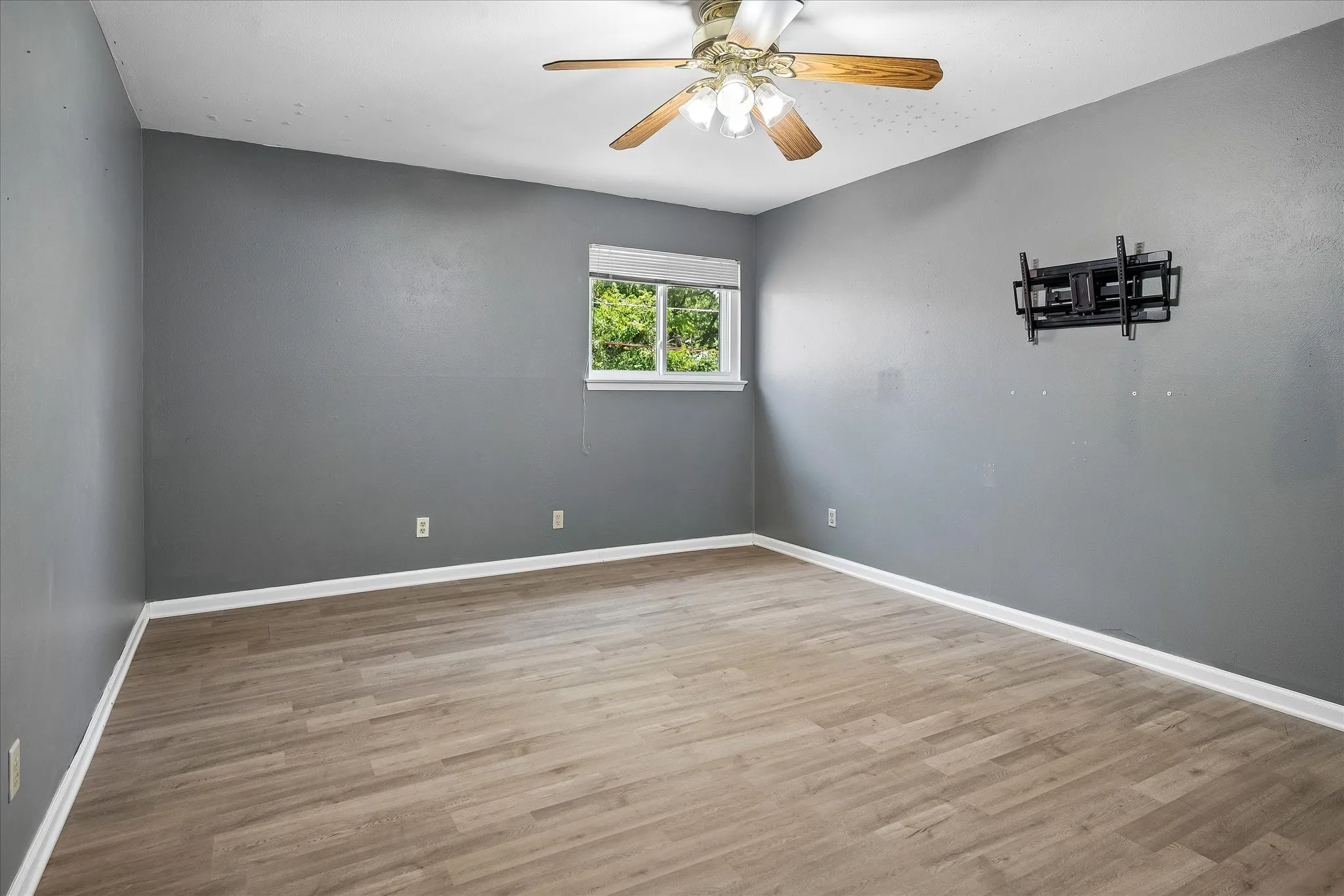 Single Family Residence For Sale in Dallas County , 216 Huntingdon Drive, Irving, Texas 75061, 5 Bedroom, 3 Bathroom, 2 Garage spaces, 2,822 Sqft, built in 1965, mls#21326958, Real Estate Agent in Irving, Homes For Sale in Dallas county, Homes For Sale in Irving, Realtor in Irving Texas, Real Estate Brokerage Independent Realty Texas, Luminita Cordes Realtor