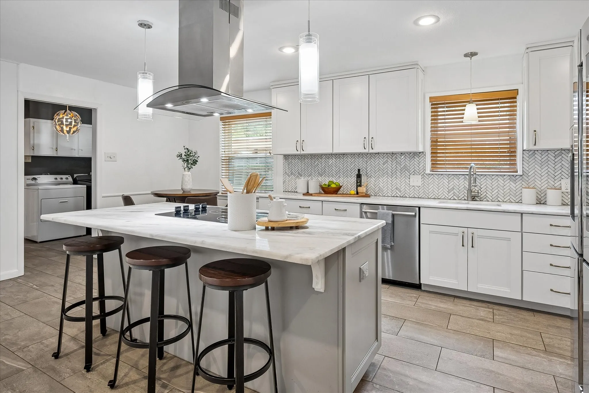 Single Family Residence For Sale in Dallas County , 216 Huntingdon Drive, Irving, Texas 75061, 5 Bedroom, 3 Bathroom, 2 Garage spaces, 2,822 Sqft, built in 1965, mls#21326958, Real Estate Agent in Irving, Homes For Sale in Dallas county, Homes For Sale in Irving, Realtor in Irving Texas, Real Estate Brokerage Independent Realty Texas, Luminita Cordes Realtor