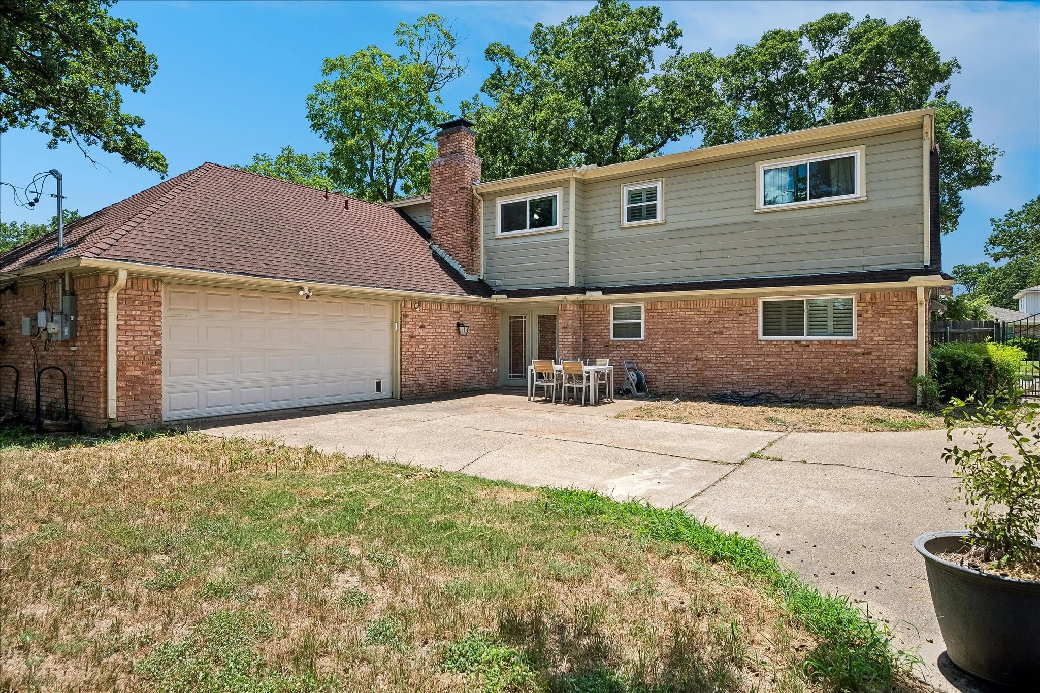 Single Family Residence For Sale in Dallas County , 216 Huntingdon Drive, Irving, Texas 75061, 5 Bedroom, 3 Bathroom, 2 Garage spaces, 2,822 Sqft, built in 1965, mls#21326958, Real Estate Agent in Irving, Homes For Sale in Dallas county, Homes For Sale in Irving, Realtor in Irving Texas, Real Estate Brokerage Independent Realty Texas, Luminita Cordes Realtor