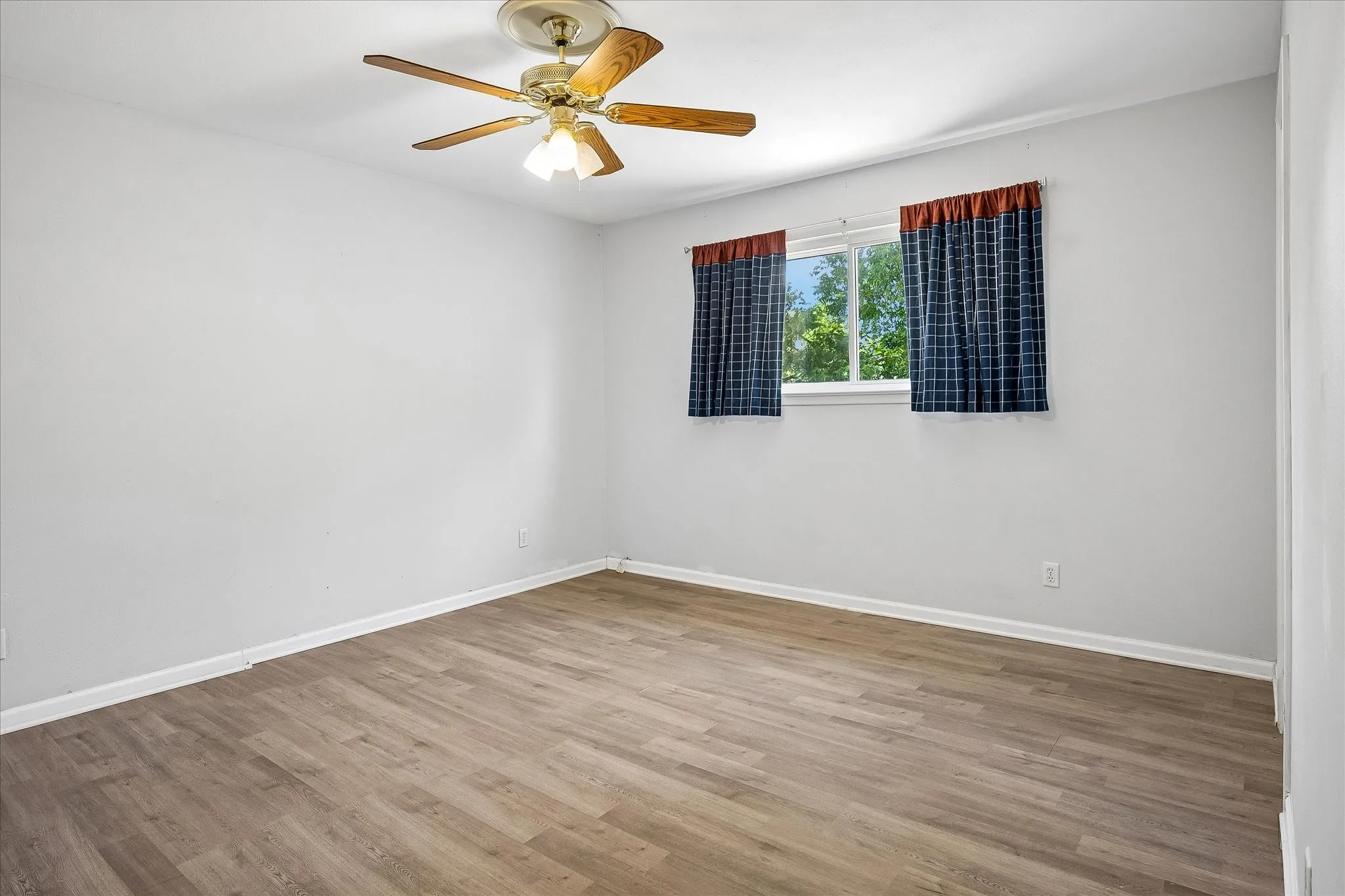 Single Family Residence For Sale in Dallas County , 216 Huntingdon Drive, Irving, Texas 75061, 5 Bedroom, 3 Bathroom, 2 Garage spaces, 2,822 Sqft, built in 1965, mls#21326958, Real Estate Agent in Irving, Homes For Sale in Dallas county, Homes For Sale in Irving, Realtor in Irving Texas, Real Estate Brokerage Independent Realty Texas, Luminita Cordes Realtor