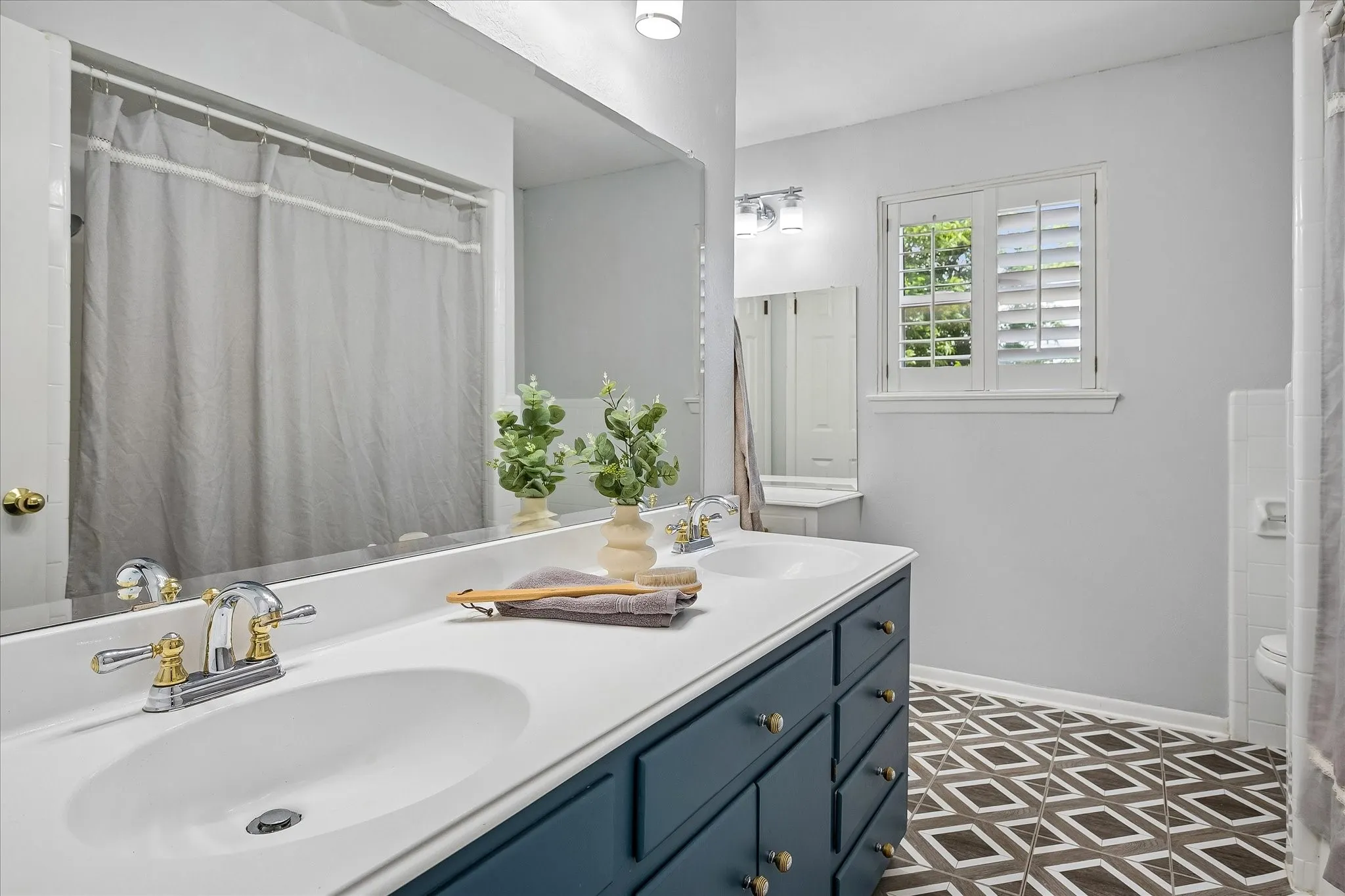 Single Family Residence For Sale in Dallas County , 216 Huntingdon Drive, Irving, Texas 75061, 5 Bedroom, 3 Bathroom, 2 Garage spaces, 2,822 Sqft, built in 1965, mls#21326958, Real Estate Agent in Irving, Homes For Sale in Dallas county, Homes For Sale in Irving, Realtor in Irving Texas, Real Estate Brokerage Independent Realty Texas, Luminita Cordes Realtor