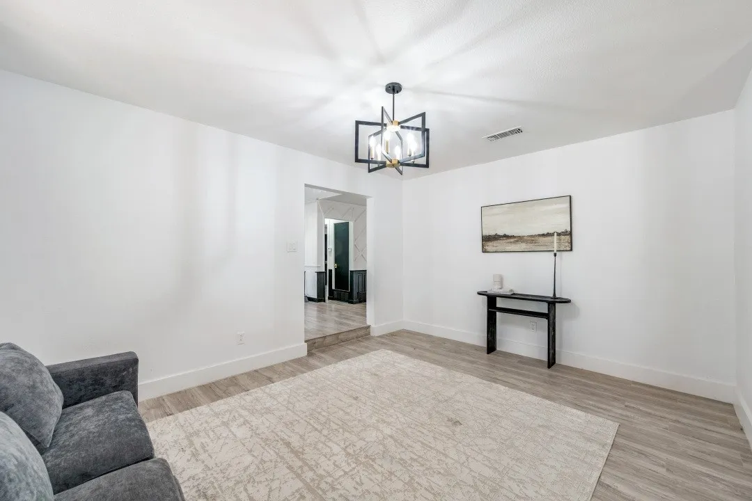 Single Family Residence For Sale in Tarrant County , 317 Cedar Creek Court, Fort Worth, Texas 76103, 4 Bedroom, 3 Bathroom, 2 Garage spaces, 2,355 Sqft, built in 1969, mls#21327212, Real Estate Agent in Fort Worth, Homes For Sale in Tarrant county, Homes For Sale in Fort Worth, Realtor in Fort Worth Texas, Real Estate Brokerage Independent Realty Texas, Luminita Cordes Realtor