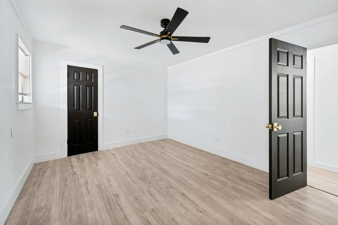 Single Family Residence For Sale in Tarrant County , 317 Cedar Creek Court, Fort Worth, Texas 76103, 4 Bedroom, 3 Bathroom, 2 Garage spaces, 2,355 Sqft, built in 1969, mls#21327212, Real Estate Agent in Fort Worth, Homes For Sale in Tarrant county, Homes For Sale in Fort Worth, Realtor in Fort Worth Texas, Real Estate Brokerage Independent Realty Texas, Luminita Cordes Realtor