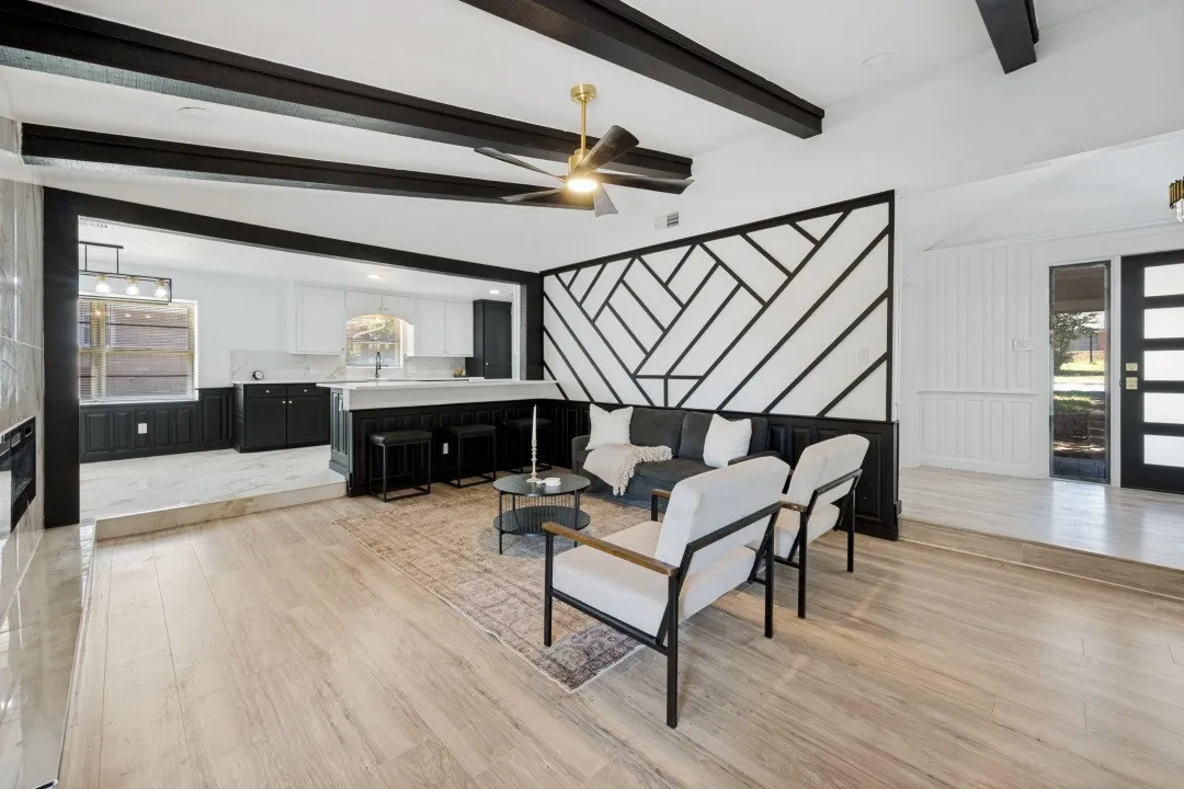 Single Family Residence For Sale in Tarrant County , 317 Cedar Creek Court, Fort Worth, Texas 76103, 4 Bedroom, 3 Bathroom, 2 Garage spaces, 2,355 Sqft, built in 1969, mls#21327212, Real Estate Agent in Fort Worth, Homes For Sale in Tarrant county, Homes For Sale in Fort Worth, Realtor in Fort Worth Texas, Real Estate Brokerage Independent Realty Texas, Luminita Cordes Realtor