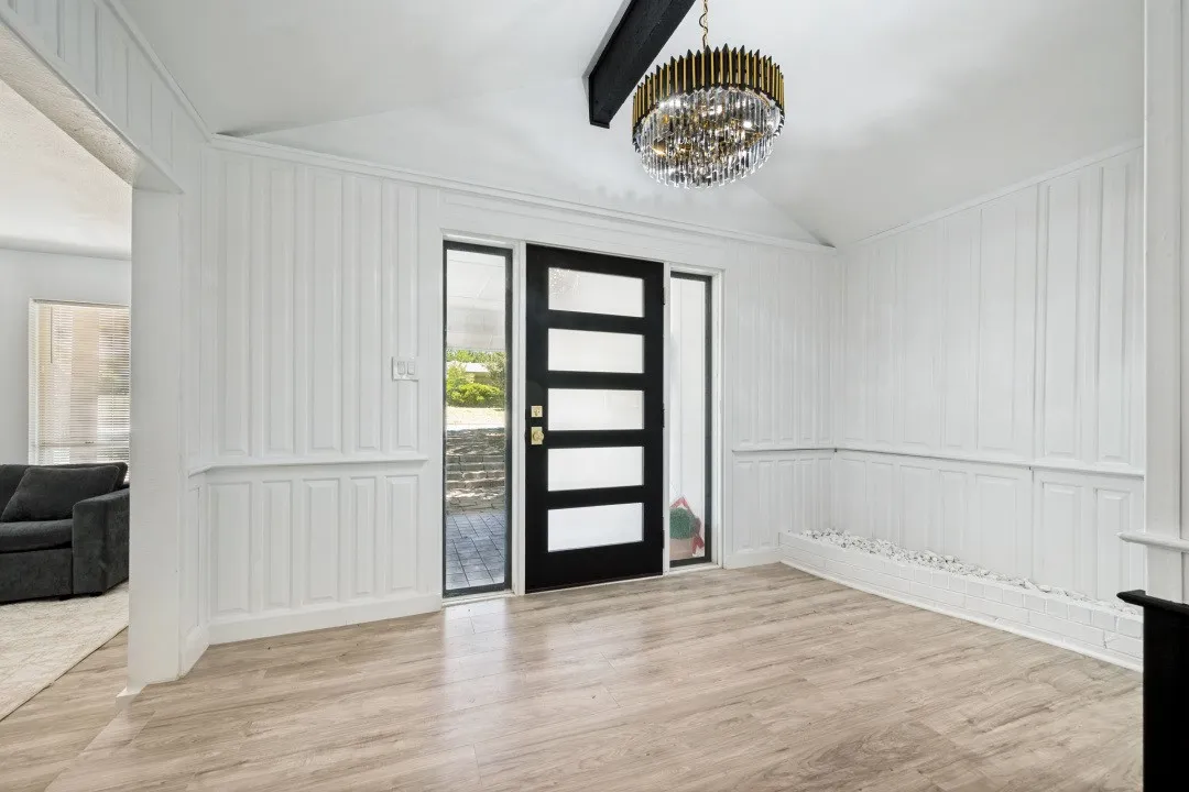 Single Family Residence For Sale in Tarrant County , 317 Cedar Creek Court, Fort Worth, Texas 76103, 4 Bedroom, 3 Bathroom, 2 Garage spaces, 2,355 Sqft, built in 1969, mls#21327212, Real Estate Agent in Fort Worth, Homes For Sale in Tarrant county, Homes For Sale in Fort Worth, Realtor in Fort Worth Texas, Real Estate Brokerage Independent Realty Texas, Luminita Cordes Realtor