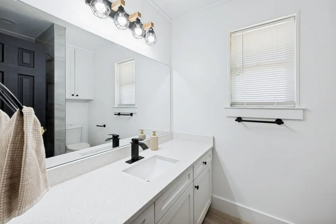 Single Family Residence For Sale in Tarrant County , 317 Cedar Creek Court, Fort Worth, Texas 76103, 4 Bedroom, 3 Bathroom, 2 Garage spaces, 2,355 Sqft, built in 1969, mls#21327212, Real Estate Agent in Fort Worth, Homes For Sale in Tarrant county, Homes For Sale in Fort Worth, Realtor in Fort Worth Texas, Real Estate Brokerage Independent Realty Texas, Luminita Cordes Realtor