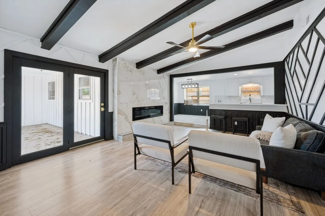 Single Family Residence For Sale in Tarrant County , 317 Cedar Creek Court, Fort Worth, Texas 76103, 4 Bedroom, 3 Bathroom, 2 Garage spaces, 2,355 Sqft, built in 1969, mls#21327212, Real Estate Agent in Fort Worth, Homes For Sale in Tarrant county, Homes For Sale in Fort Worth, Realtor in Fort Worth Texas, Real Estate Brokerage Independent Realty Texas, Luminita Cordes Realtor