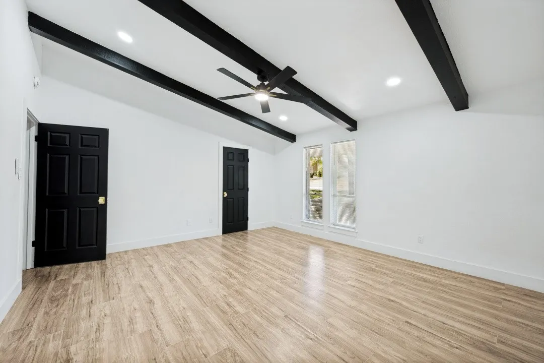 Single Family Residence For Sale in Tarrant County , 317 Cedar Creek Court, Fort Worth, Texas 76103, 4 Bedroom, 3 Bathroom, 2 Garage spaces, 2,355 Sqft, built in 1969, mls#21327212, Real Estate Agent in Fort Worth, Homes For Sale in Tarrant county, Homes For Sale in Fort Worth, Realtor in Fort Worth Texas, Real Estate Brokerage Independent Realty Texas, Luminita Cordes Realtor