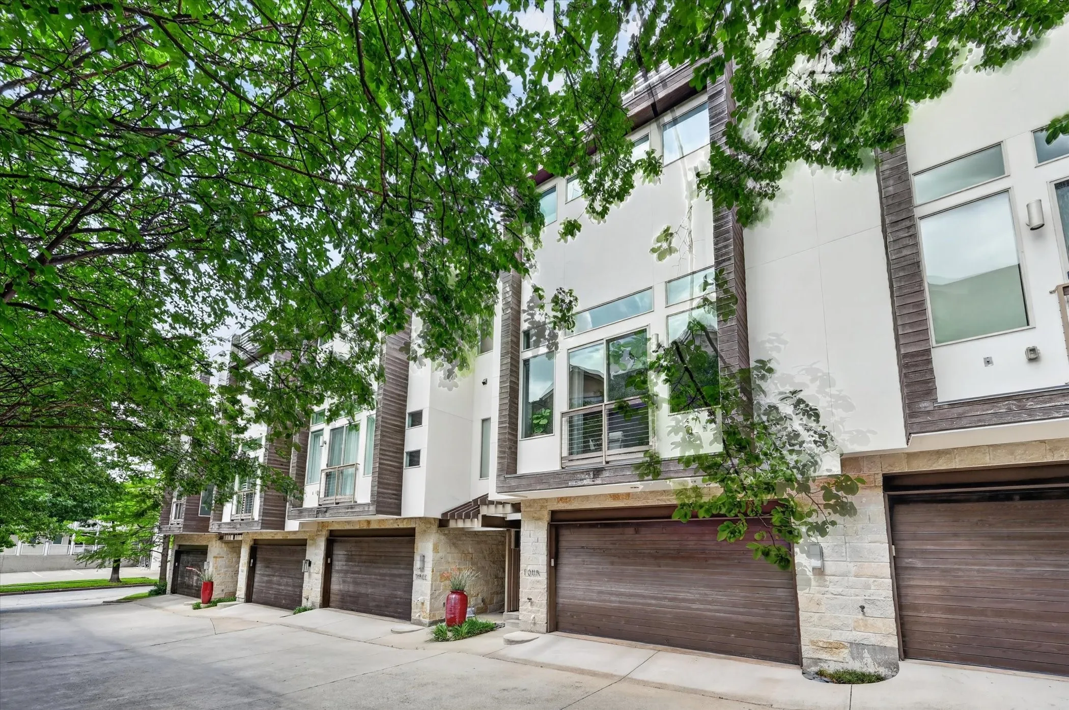 Condominium For Sale in Dallas County , 4230 Travis Street 4, Dallas, Texas 75205, 2 Bedroom, 3 Bathroom, 2 Garage spaces, 2,355 Sqft, built in 2012, mls#21329219, Real Estate Agent in Dallas, Homes For Sale in Dallas county, Homes For Sale in Dallas, Realtor in Dallas Texas, Real Estate Brokerage Independent Realty Texas, Luminita Cordes Realtor